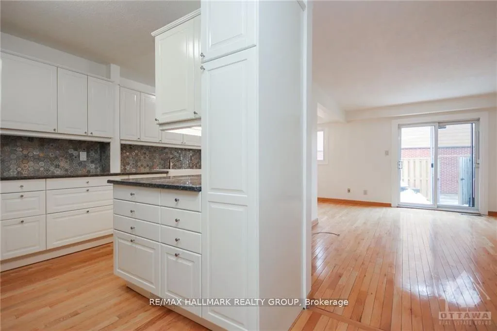 Photo 6 of 2088 Orient Park Drive, Ottawa, Blackburn Hamlet (South) — HOMEH