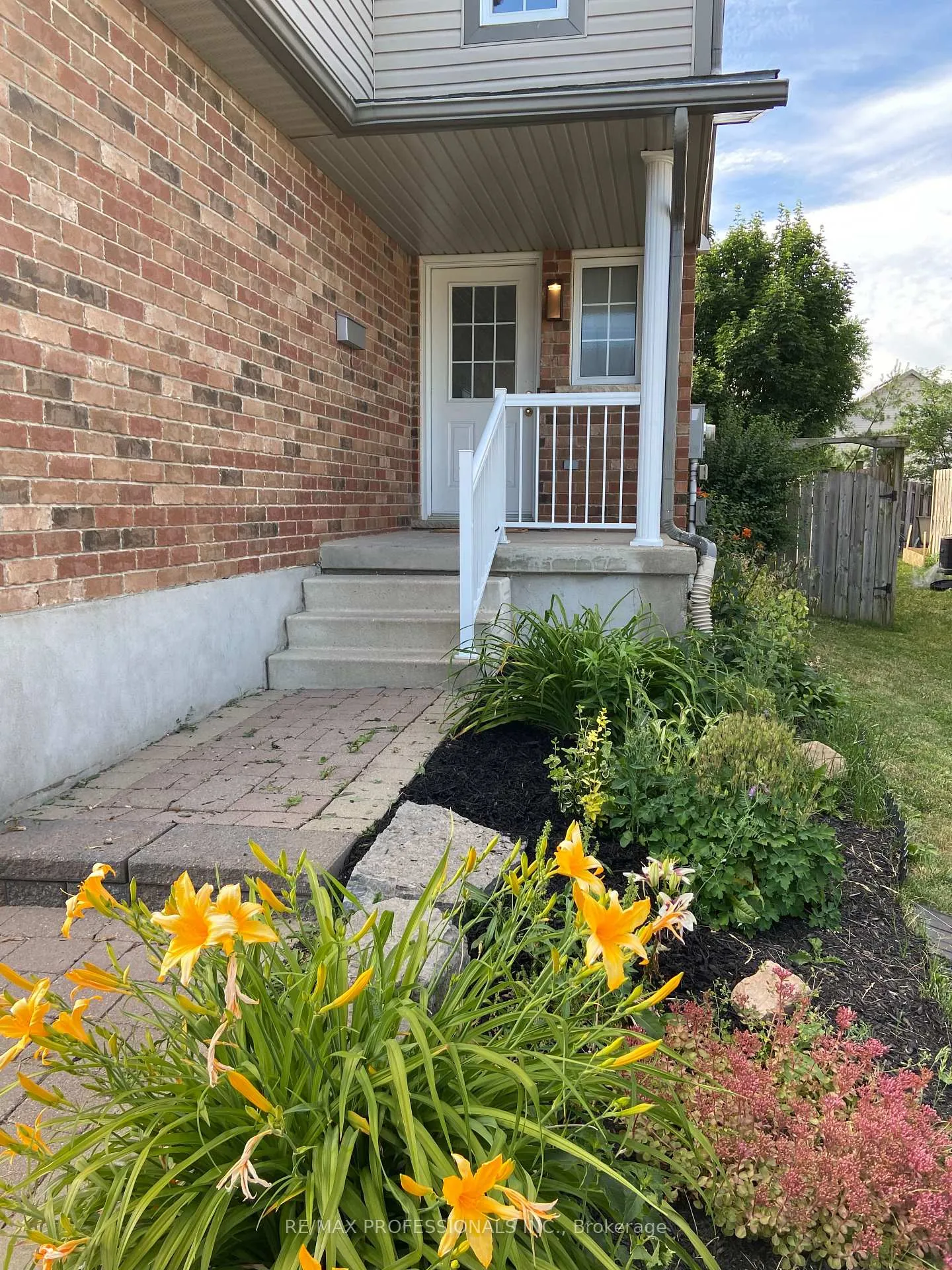 Photo 1 of 718 Activa Avenue, Kitchener, Larentian West — HOMEH