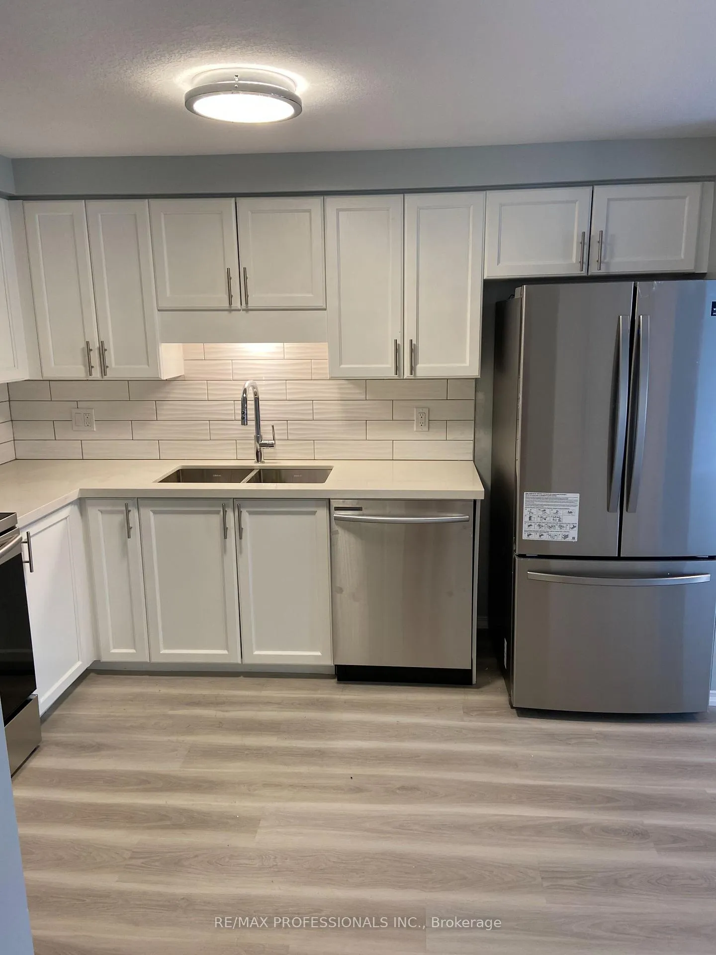 Photo 4 of 718 Activa Avenue, Kitchener, Larentian West — HOMEH