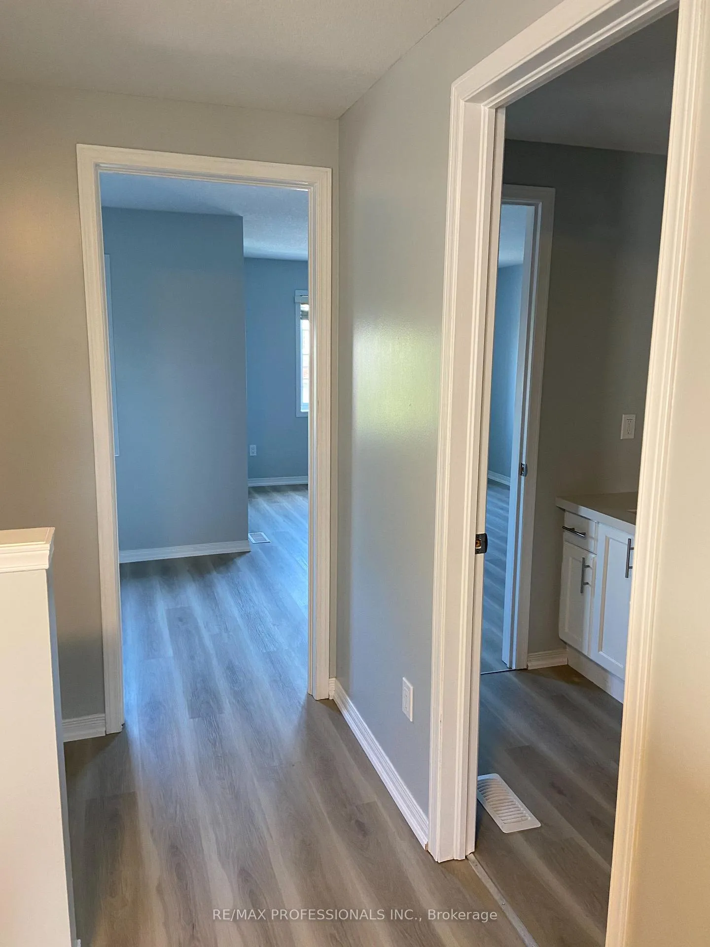 Photo 6 of 718 Activa Avenue, Kitchener, Larentian West — HOMEH