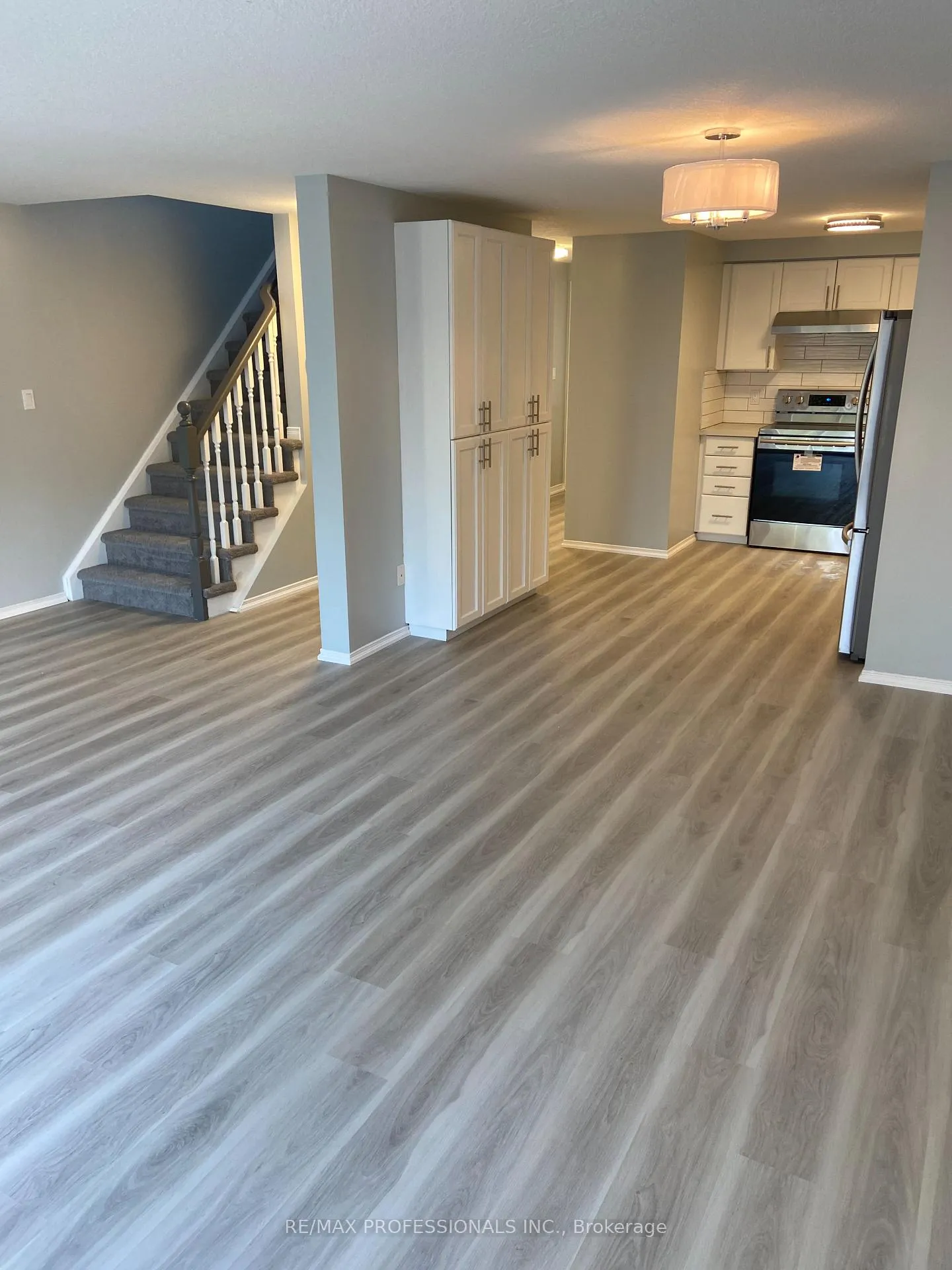 Photo 7 of 718 Activa Avenue, Kitchener, Larentian West — HOMEH