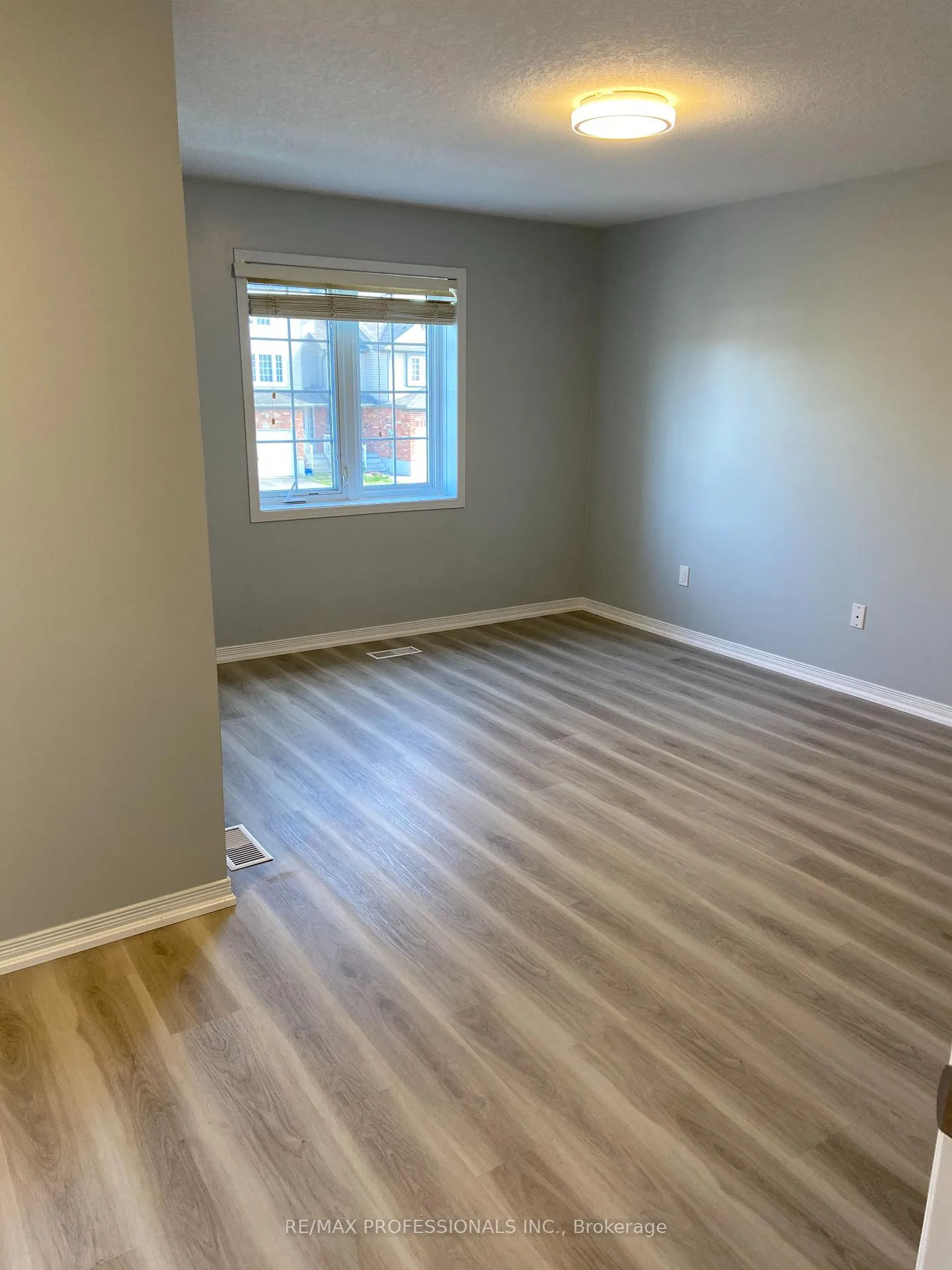 Photo 9 of 718 Activa Avenue, Kitchener, Larentian West — HOMEH