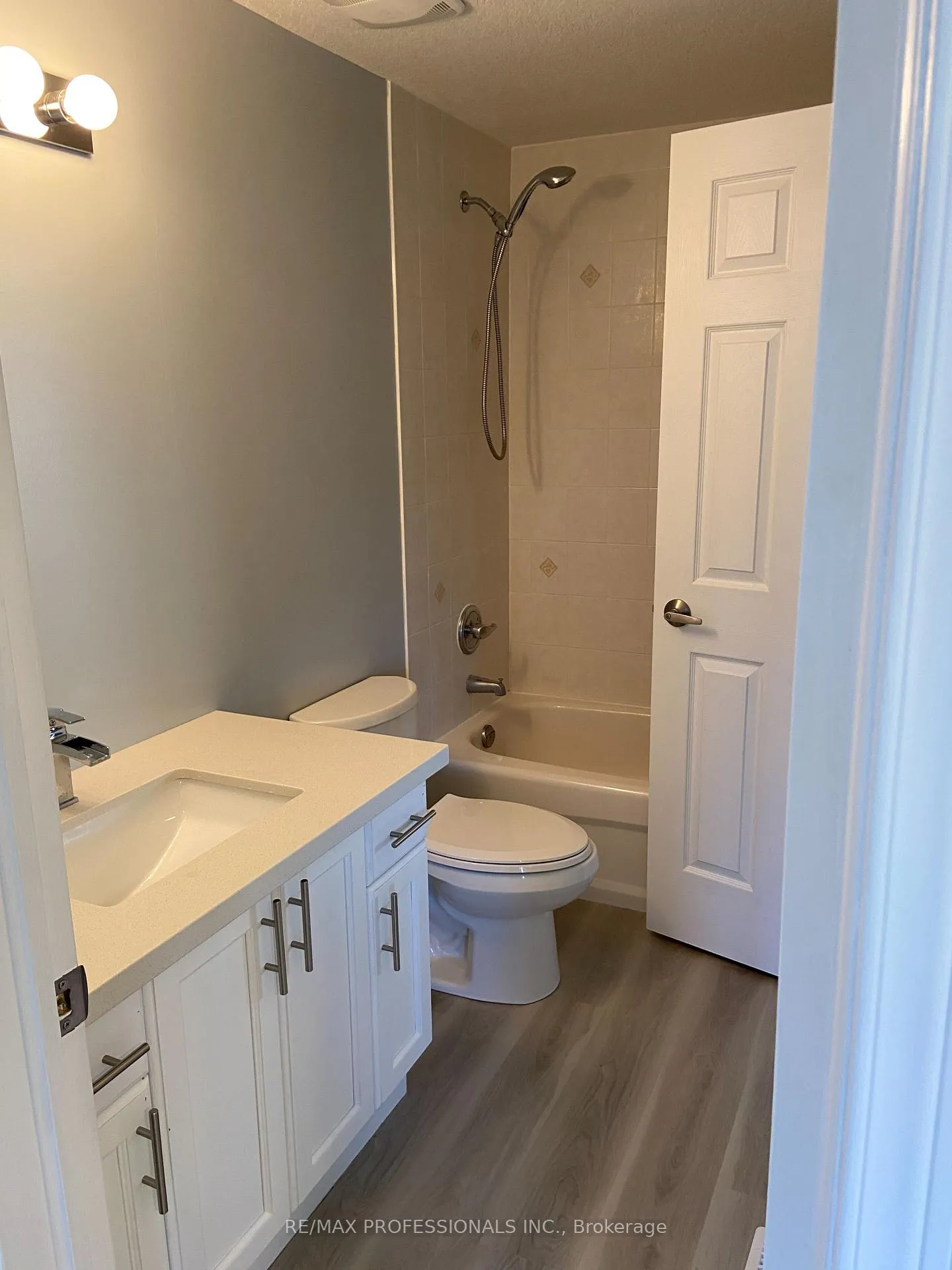 Photo 14 of 718 Activa Avenue, Kitchener, Larentian West — HOMEH