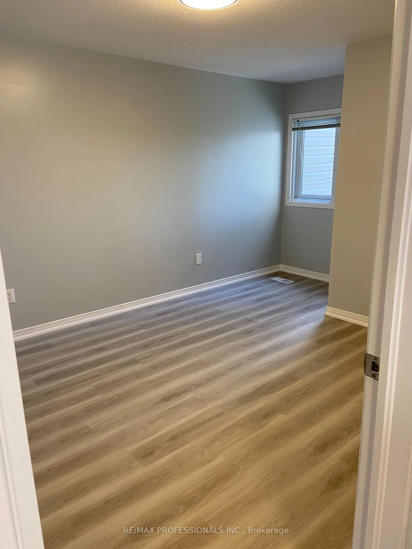 Photo 16 of 718 Activa Avenue, Kitchener, Larentian West — HOMEH