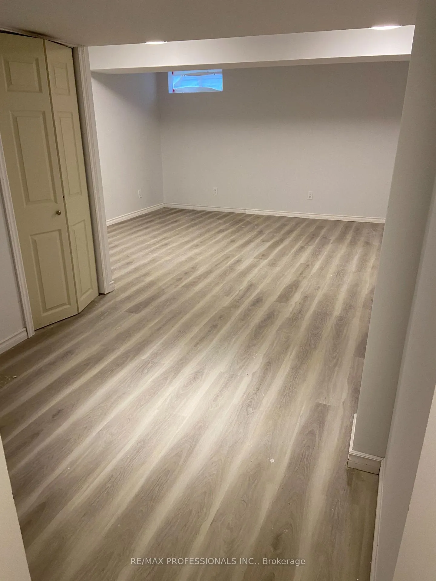 Photo 17 of 718 Activa Avenue, Kitchener, Larentian West — HOMEH