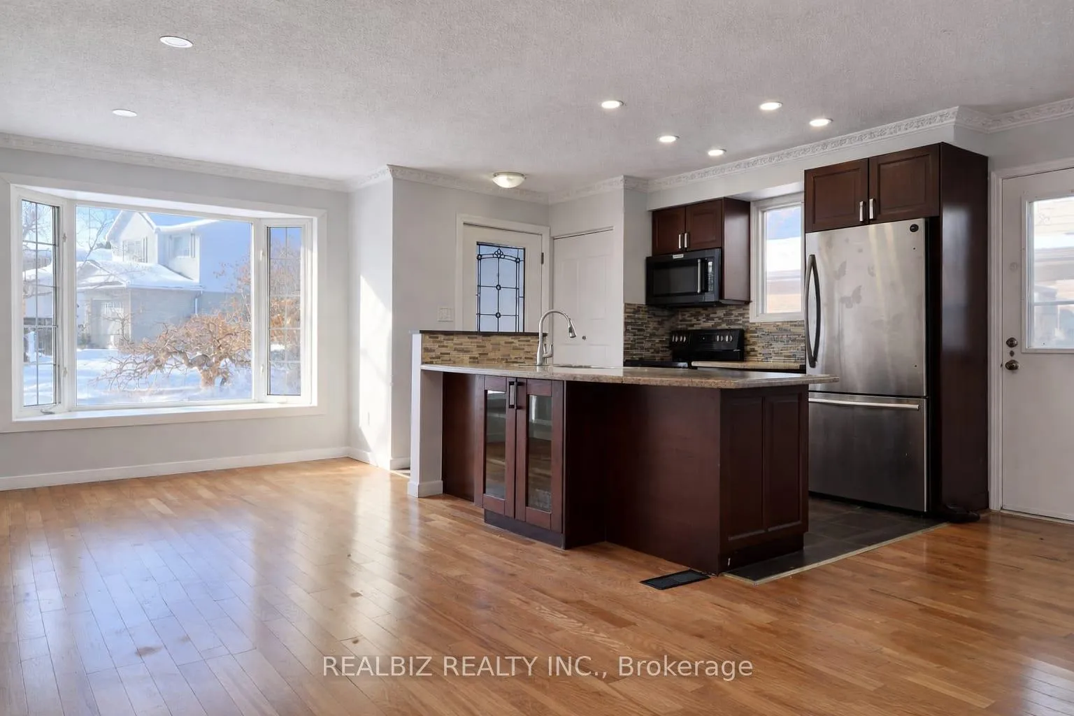 Photo 3 of 175 Napoli Court, Hamilton, Gurnett — HOMEH