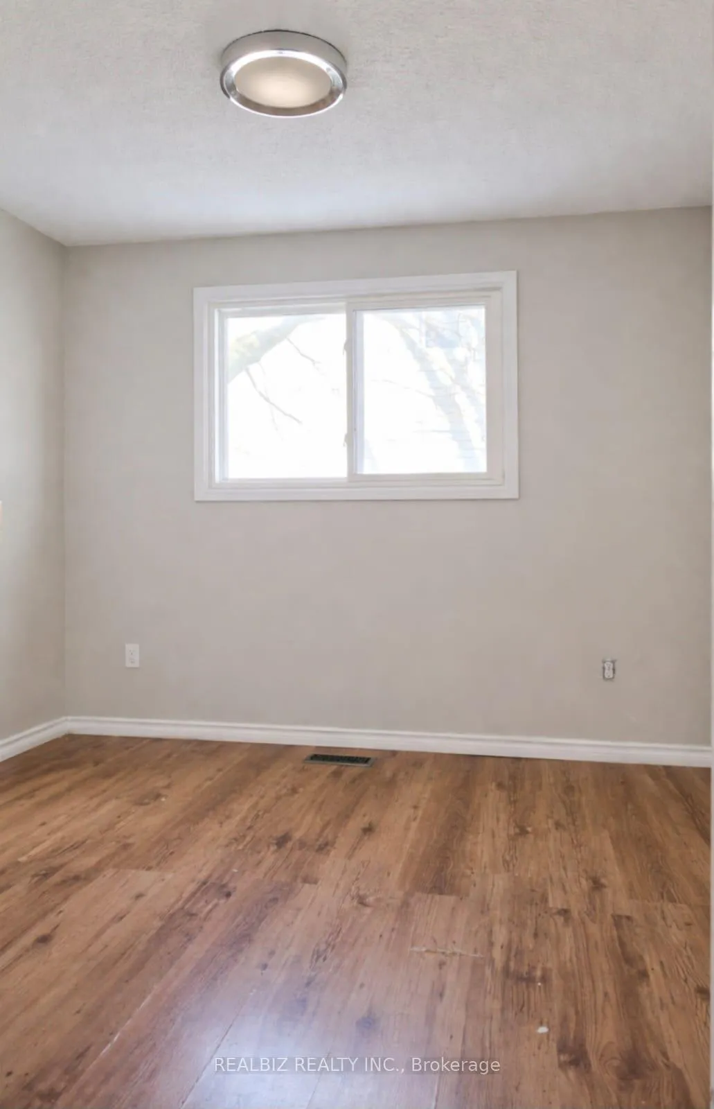 Photo 11 of 175 Napoli Court, Hamilton, Gurnett — HOMEH