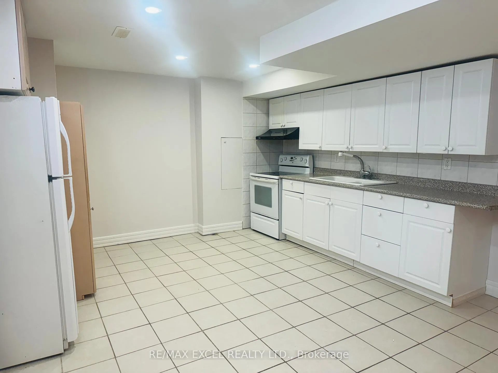 Photo 4 of 1001 Castlemore Avenue, Markham, Wismer — HOMEH