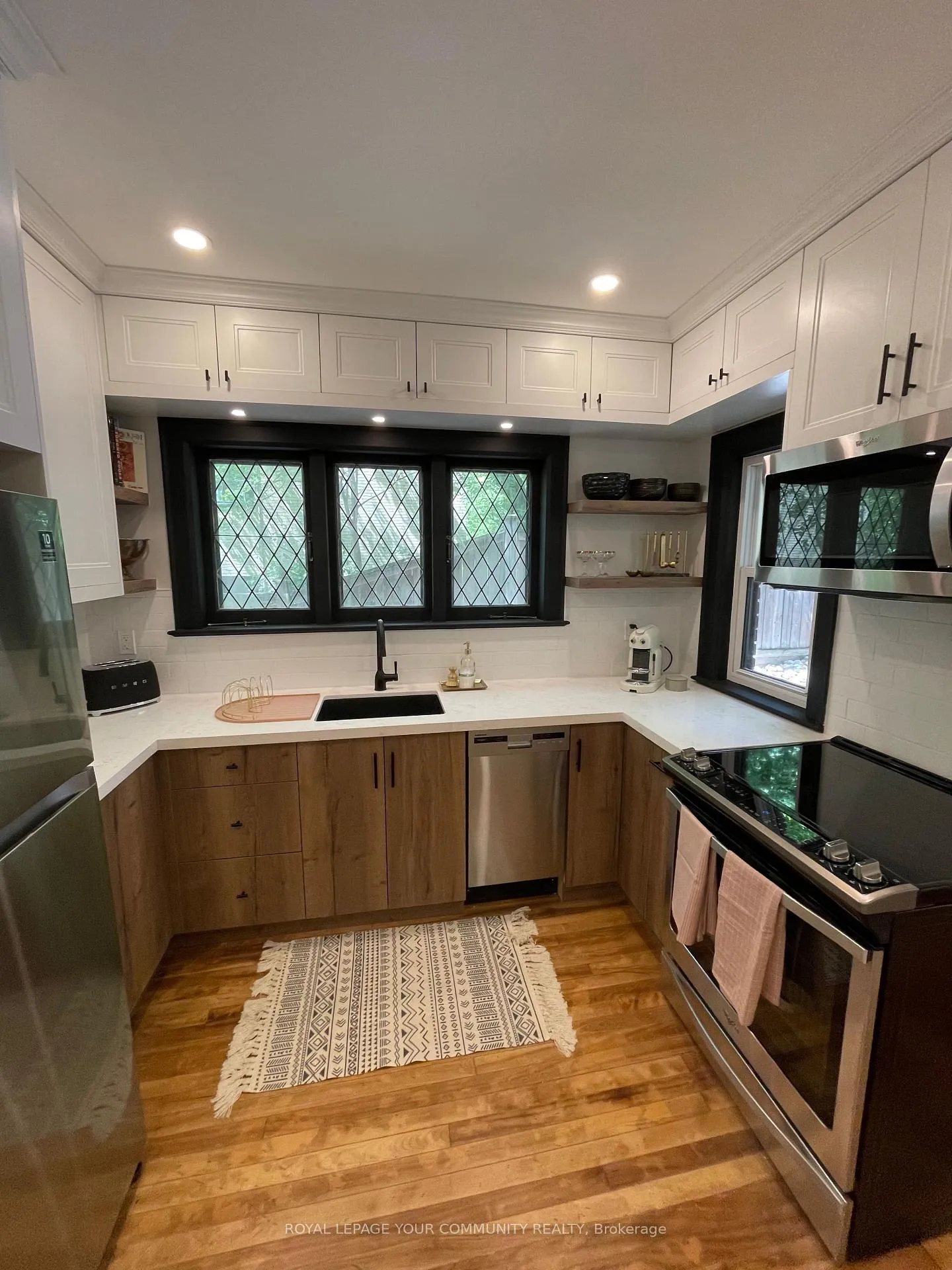 Photo 3 of Unit B, 183 Kenilworth Avenue, Toronto, The Beaches — HOMEH