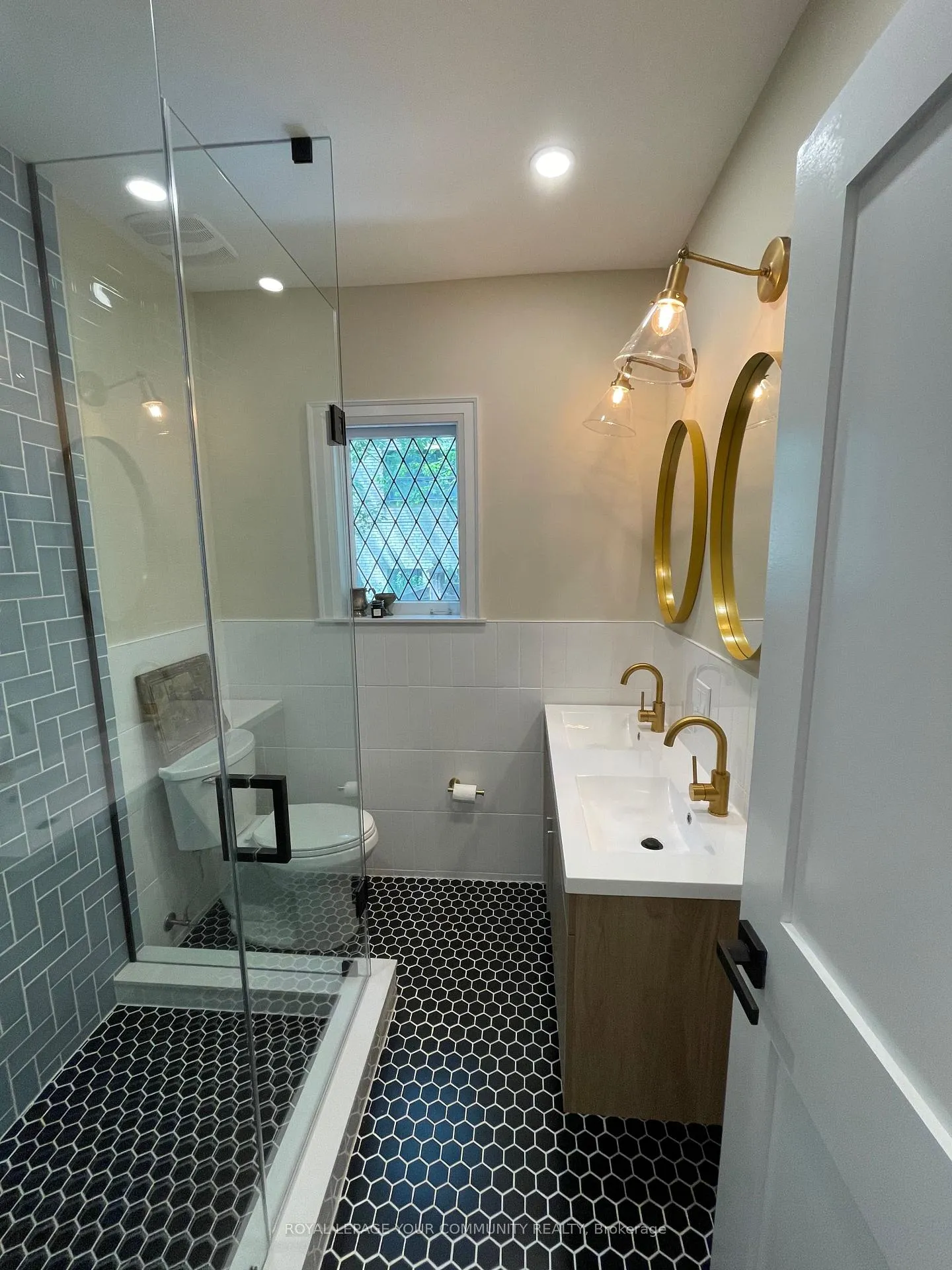Photo 12 of Unit B, 183 Kenilworth Avenue, Toronto, The Beaches — HOMEH