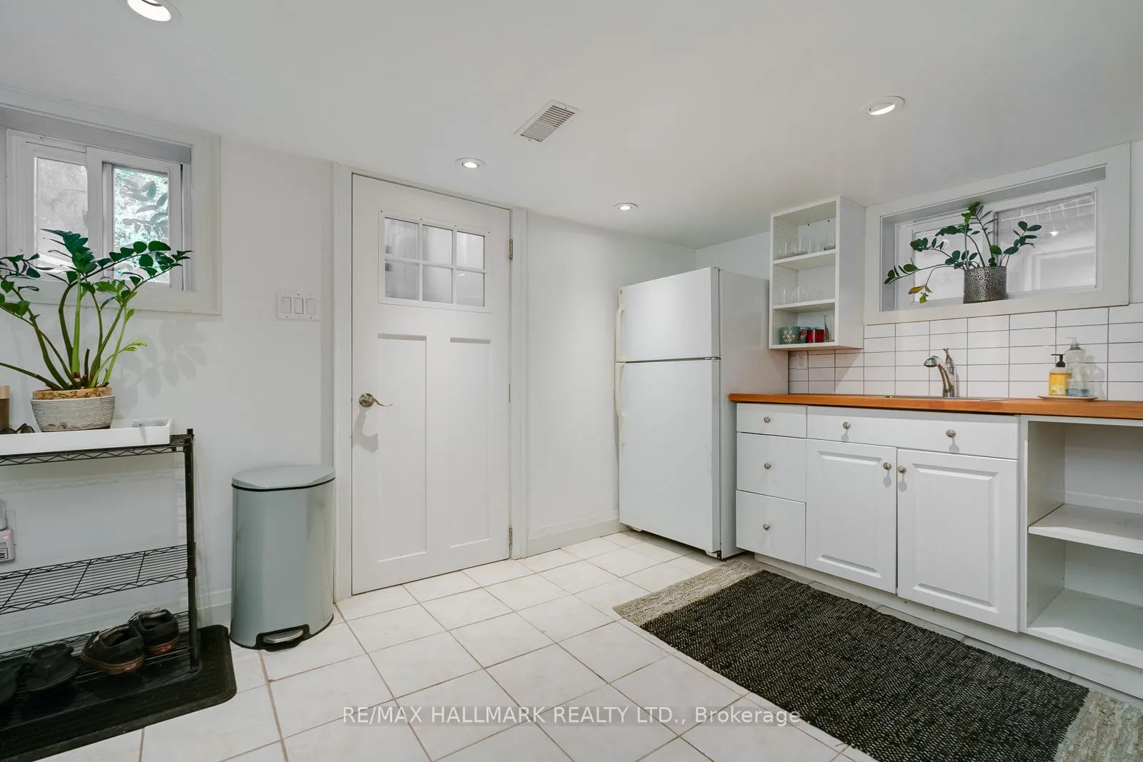 Photo 3 of Unit Lower, 1900 Gerrard Street E, Toronto, Woodbine Corridor — HOMEH