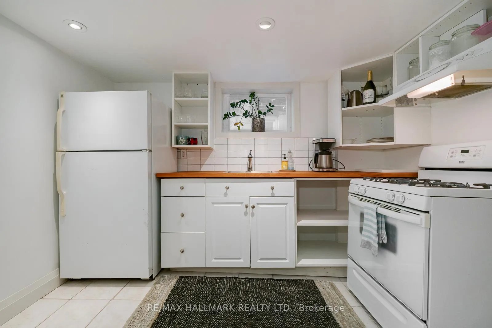 Photo 4 of Unit Lower, 1900 Gerrard Street E, Toronto, Woodbine Corridor — HOMEH