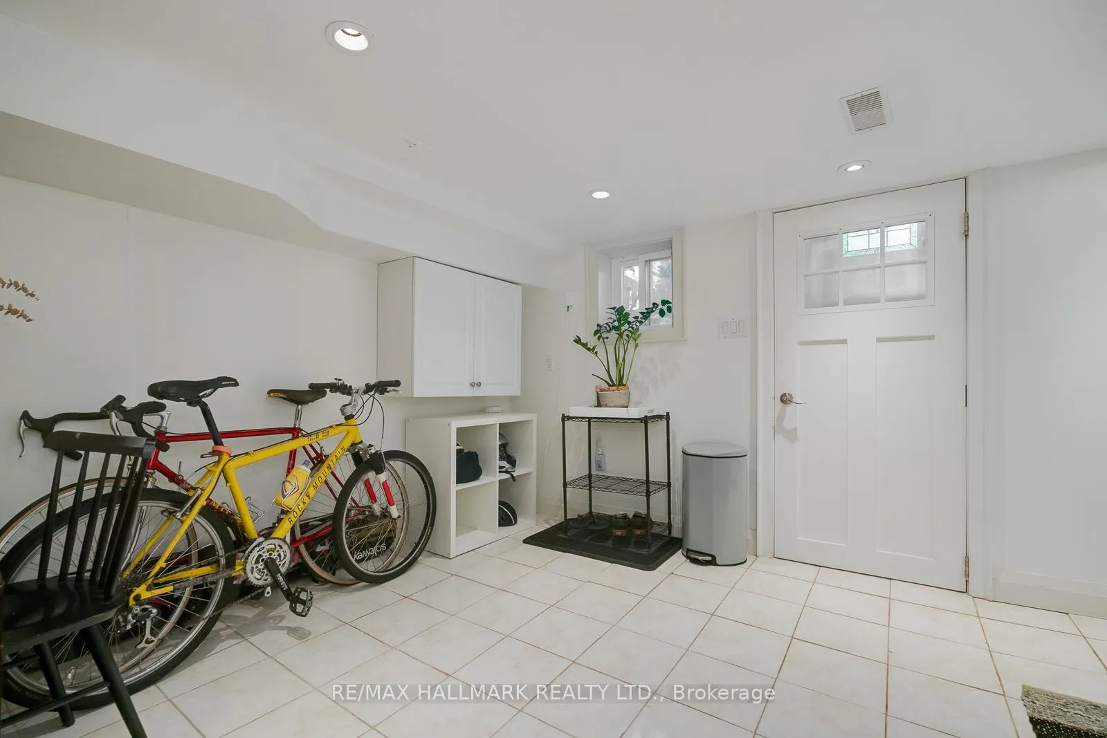 Photo 7 of Unit Lower, 1900 Gerrard Street E, Toronto, Woodbine Corridor — HOMEH
