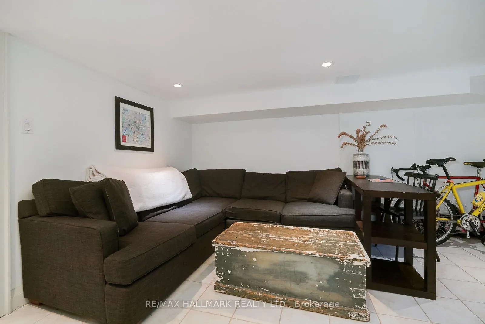 Photo 9 of Unit Lower, 1900 Gerrard Street E, Toronto, Woodbine Corridor — HOMEH
