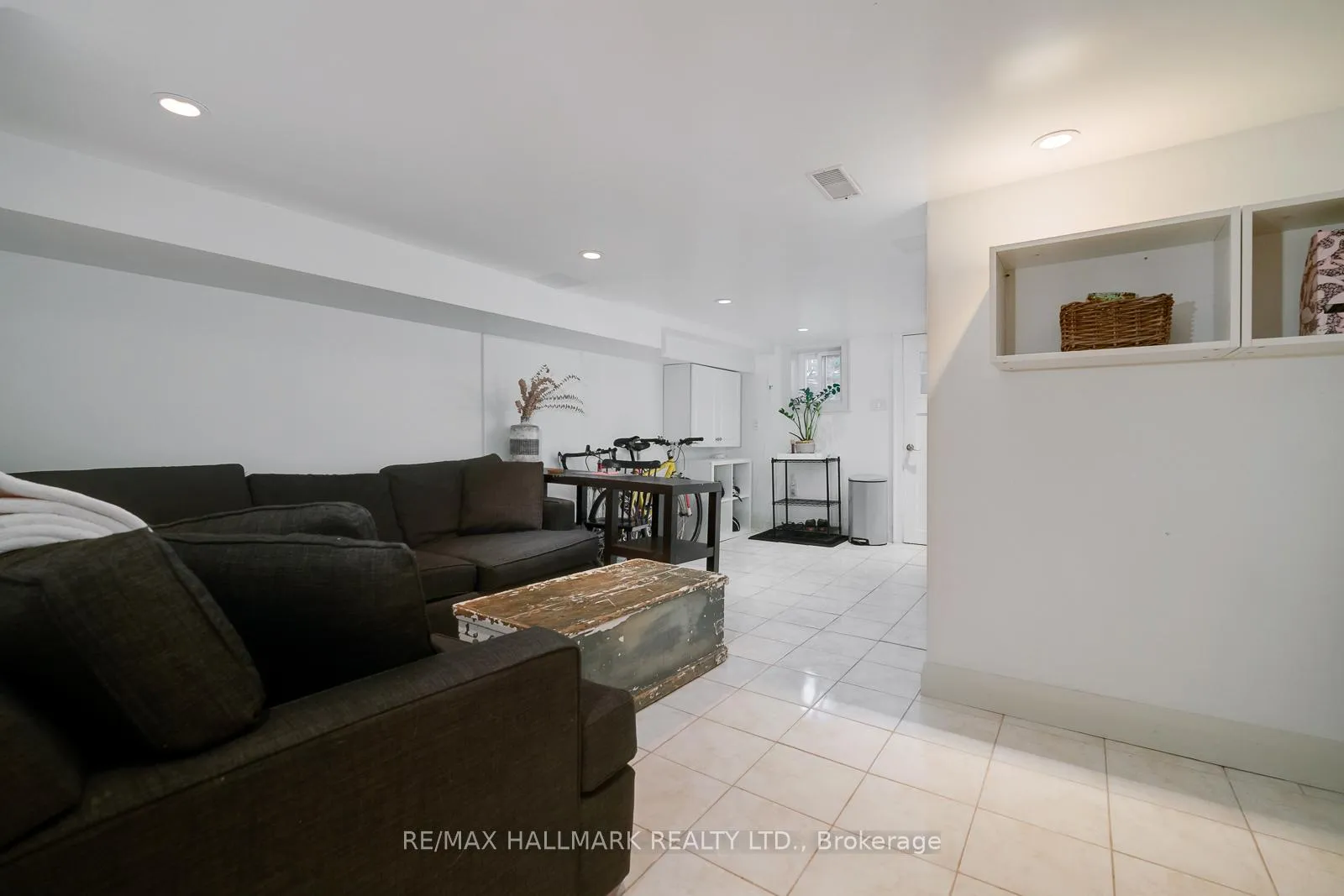 Photo 10 of Unit Lower, 1900 Gerrard Street E, Toronto, Woodbine Corridor — HOMEH