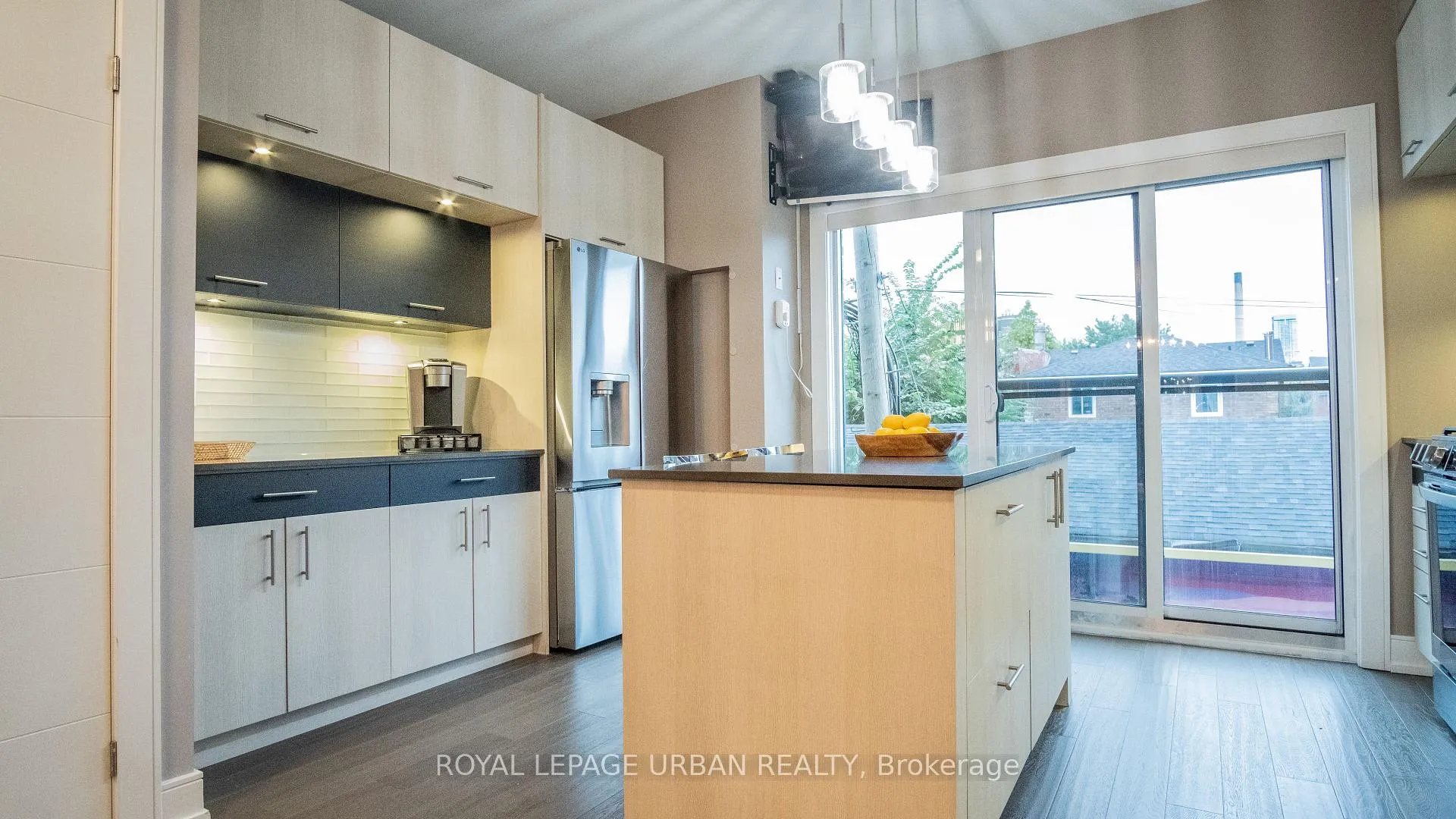 Photo 10 of 207A Manning Avenue, Toronto, Trinity-Bellwoods — HOMEH