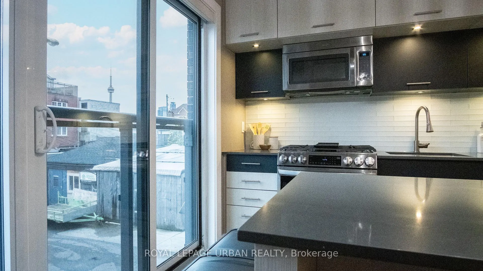 Photo 11 of 207A Manning Avenue, Toronto, Trinity-Bellwoods — HOMEH