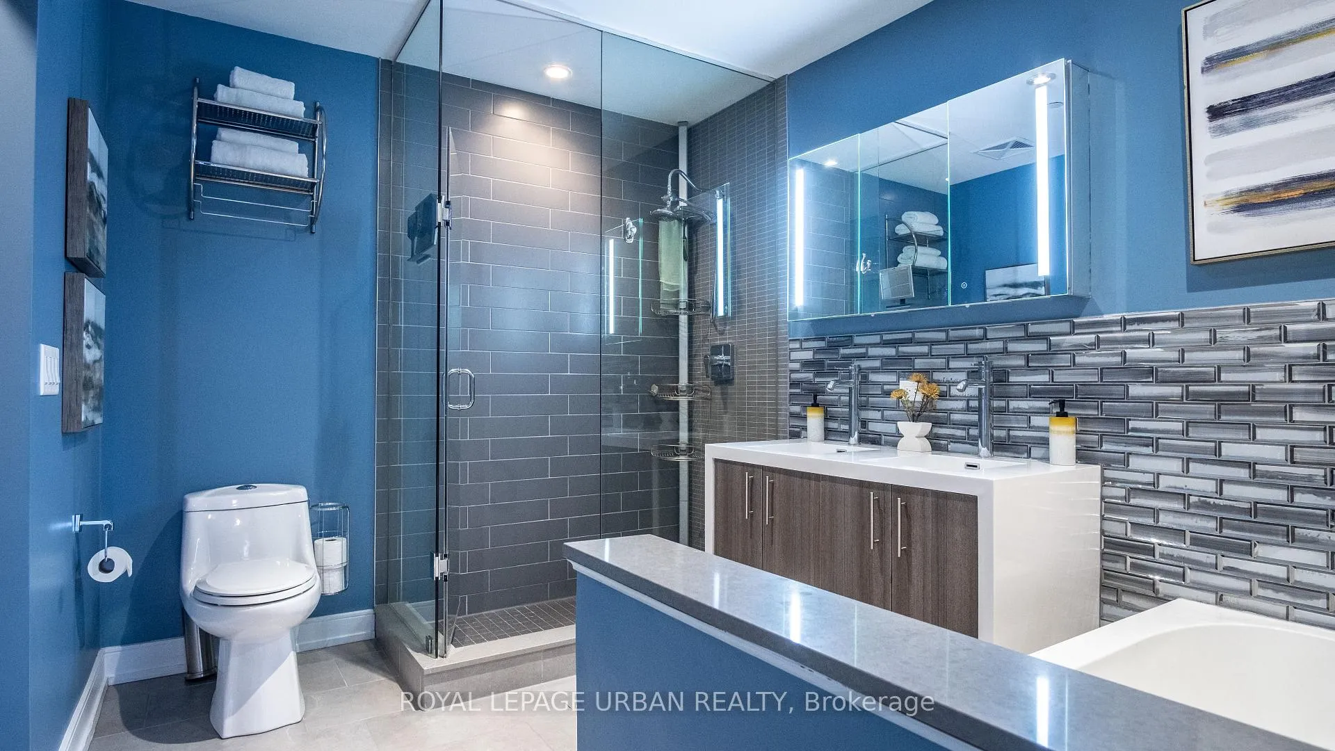 Photo 20 of 207A Manning Avenue, Toronto, Trinity-Bellwoods — HOMEH