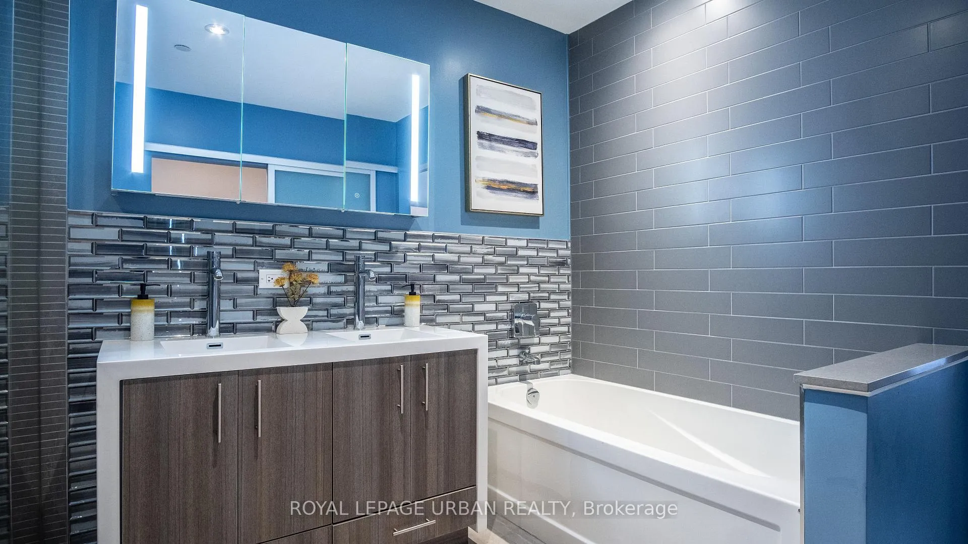 Photo 22 of 207A Manning Avenue, Toronto, Trinity-Bellwoods — HOMEH
