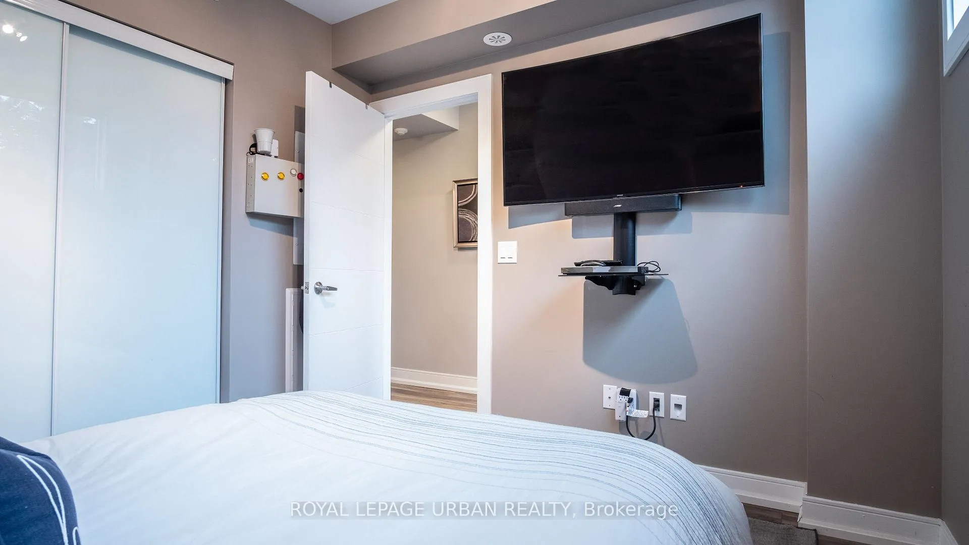 Photo 32 of 207A Manning Avenue, Toronto, Trinity-Bellwoods — HOMEH