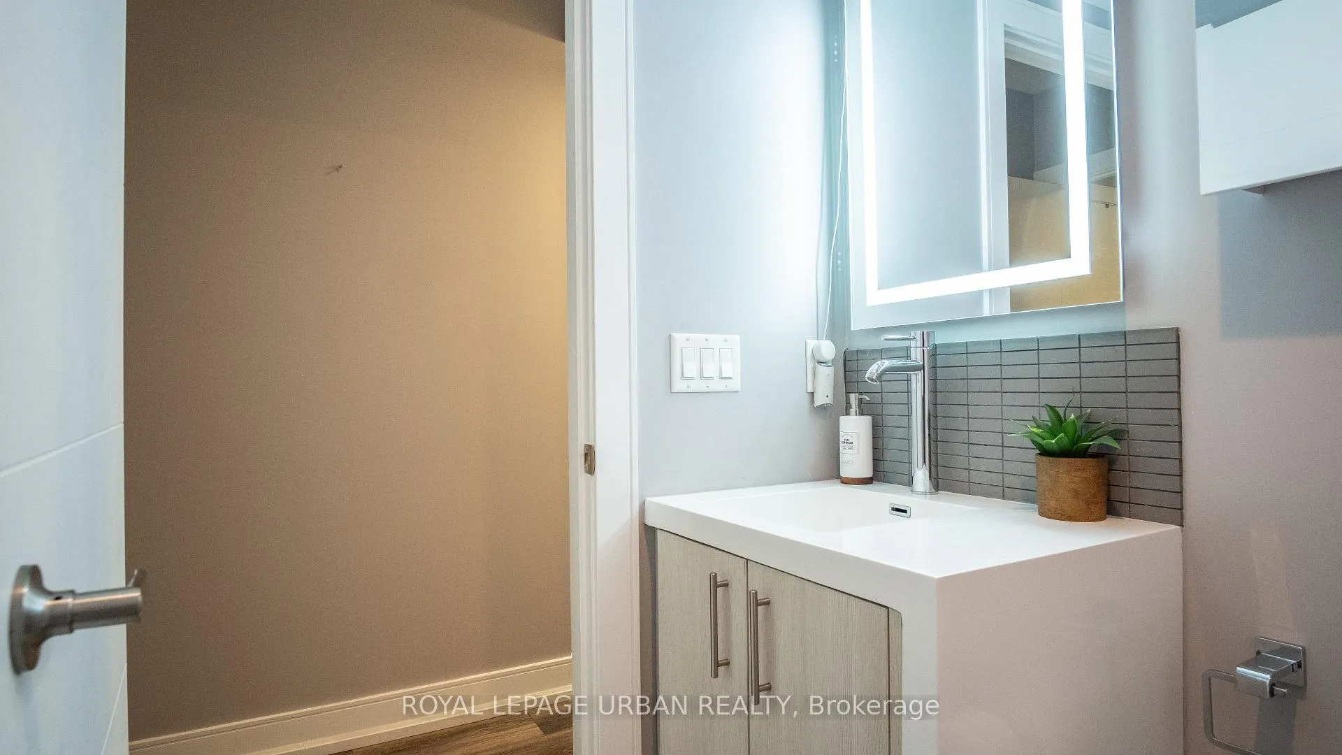 Photo 36 of 207A Manning Avenue, Toronto, Trinity-Bellwoods — HOMEH