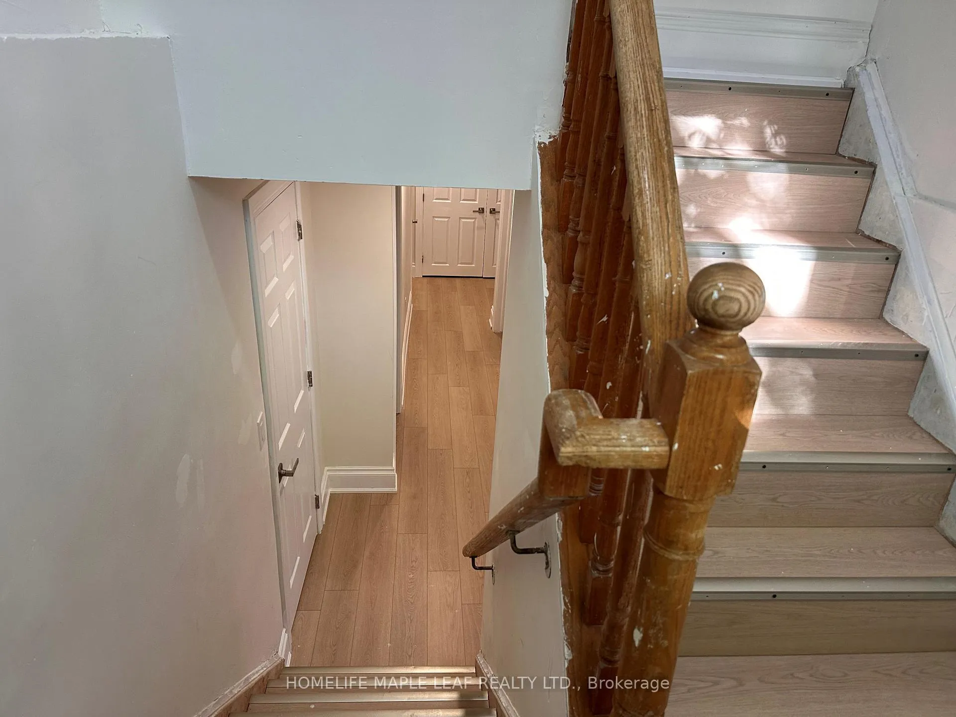 Photo 2 of Unit 1, 39 Dennis Drive, King, King City — HOMEH