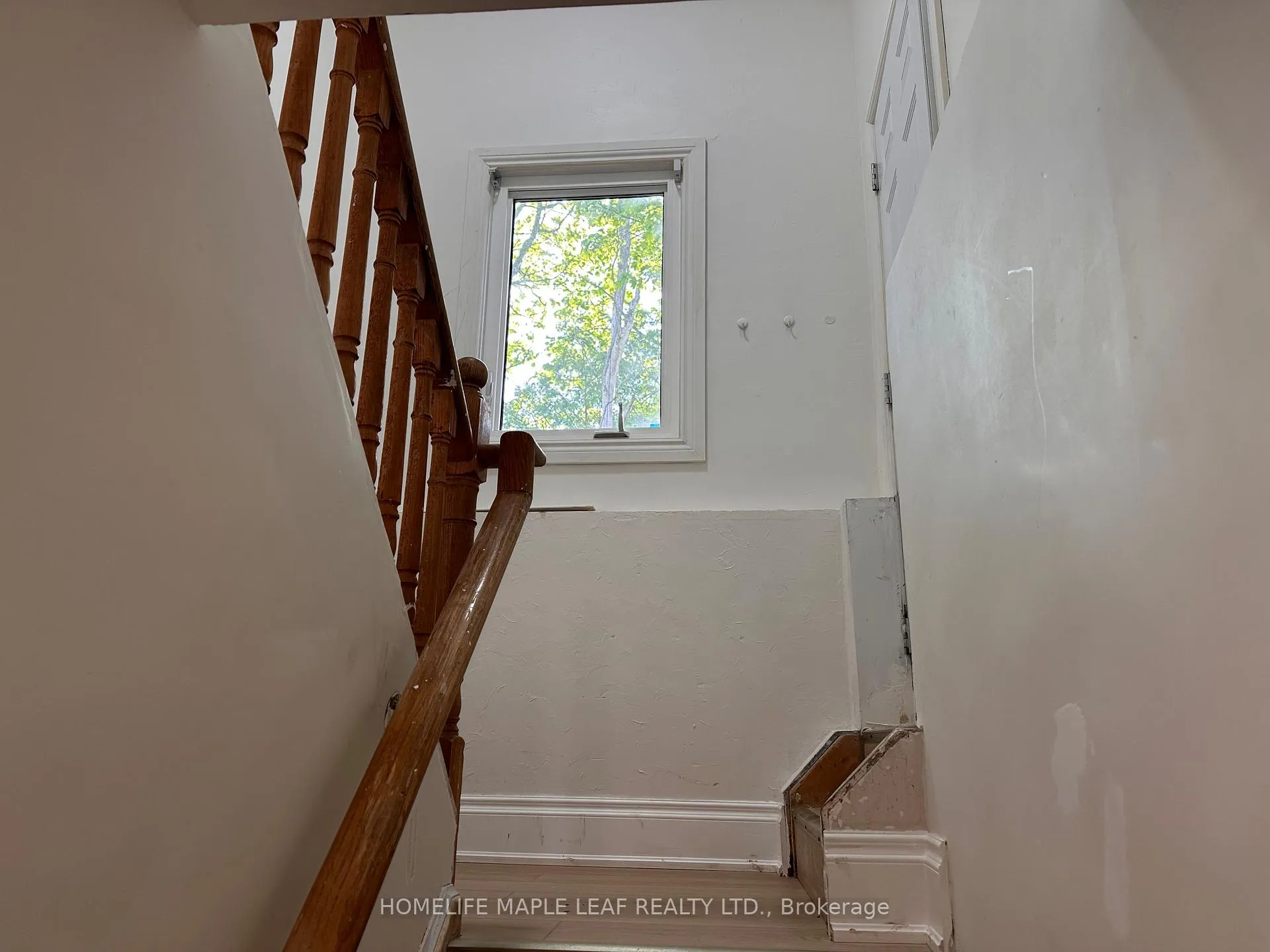 Photo 3 of Unit 1, 39 Dennis Drive, King, King City — HOMEH