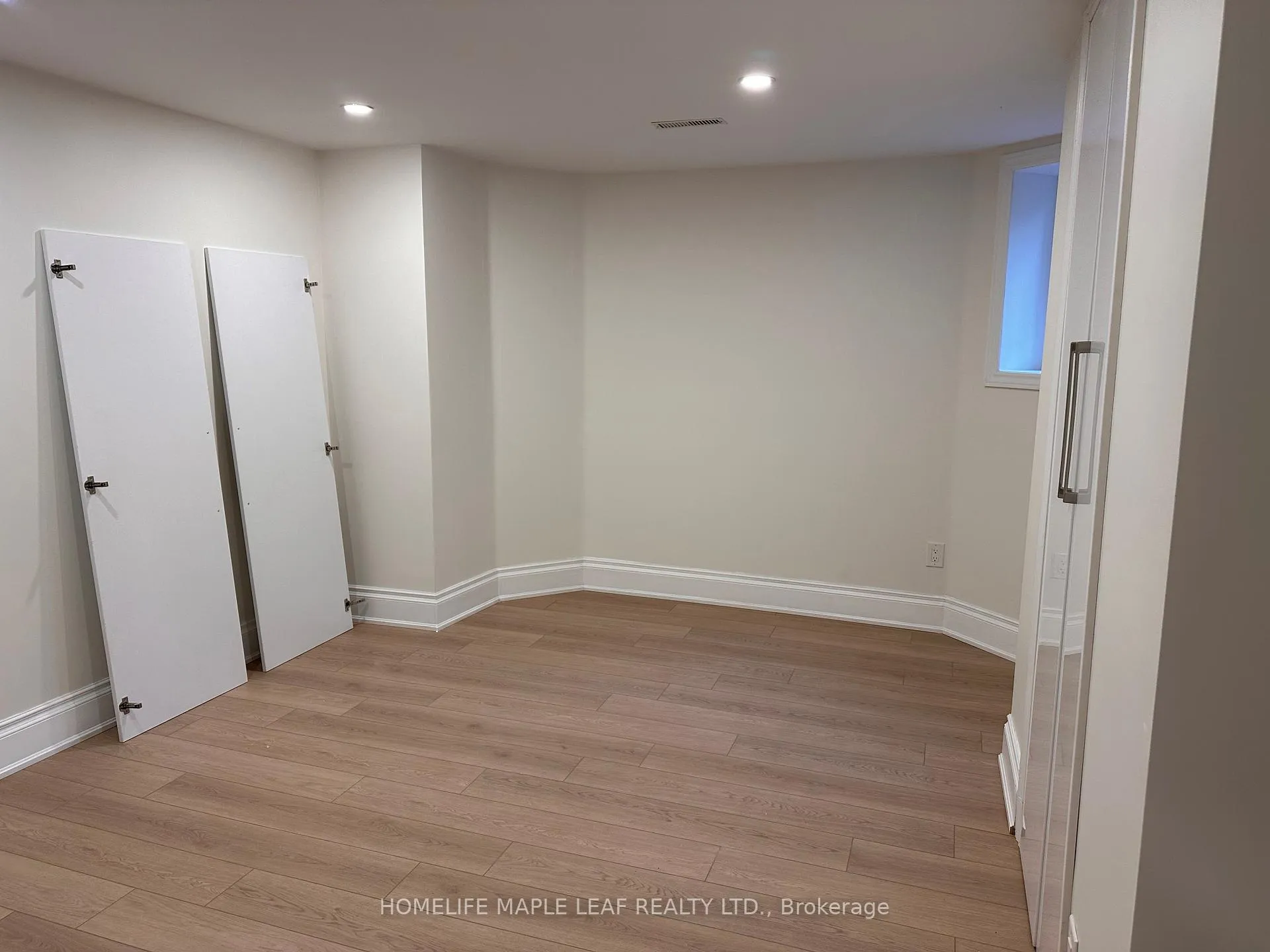 Photo 18 of Unit 1, 39 Dennis Drive, King, King City — HOMEH