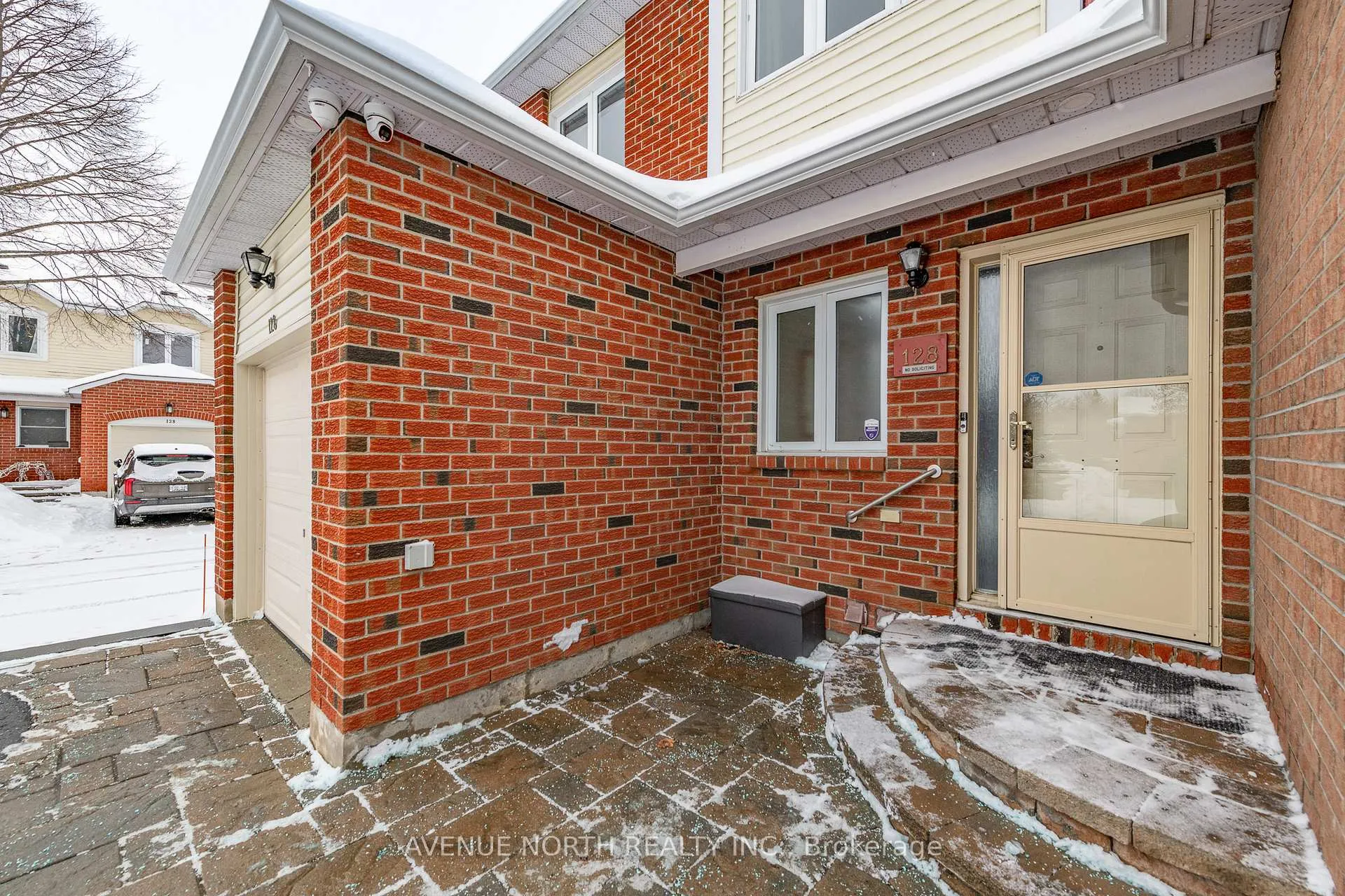 Photo 3 of 128 Midsummer Terrace, Ottawa, Queenswood Heights South — HOMEH