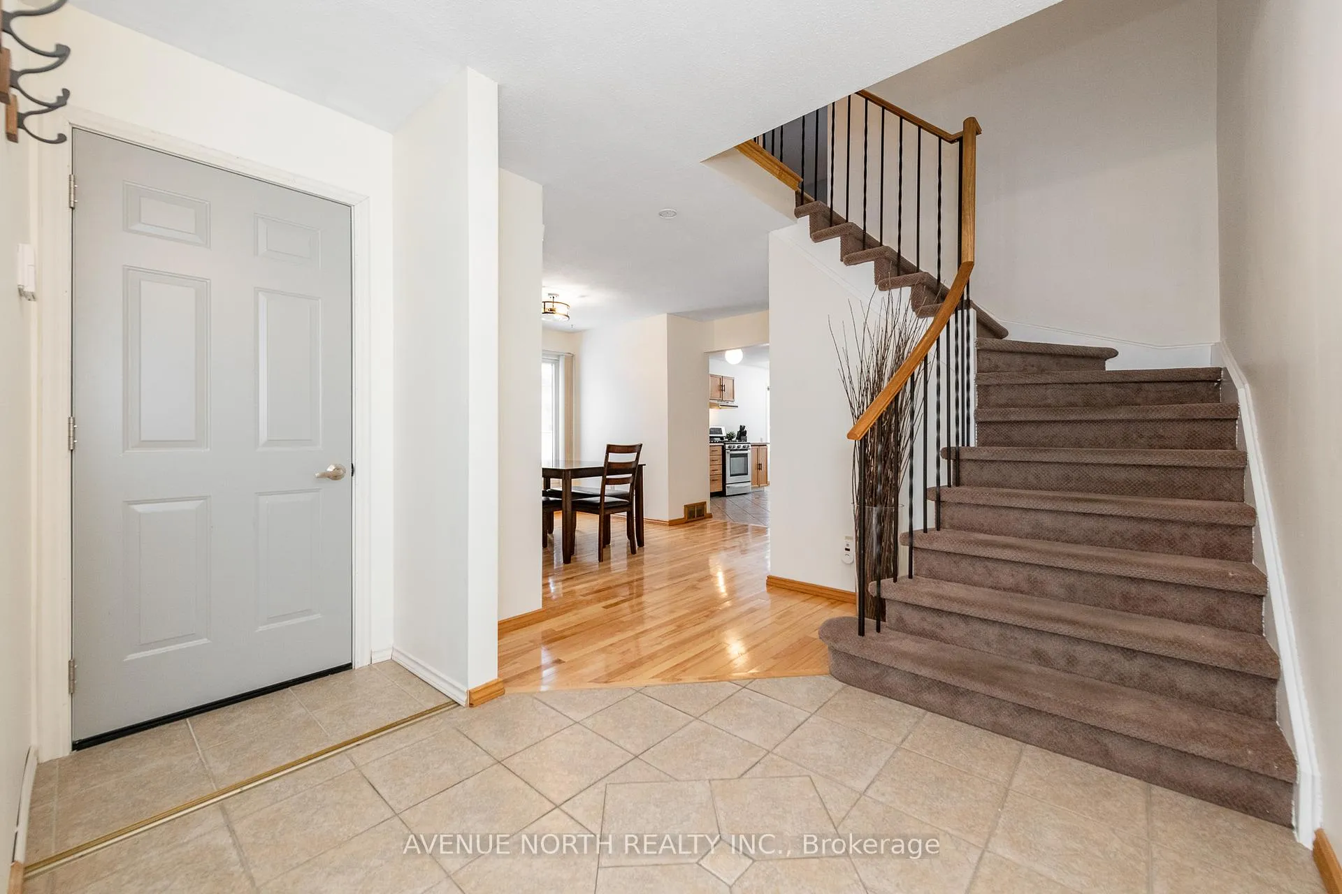 Photo 7 of 128 Midsummer Terrace, Ottawa, Queenswood Heights South — HOMEH