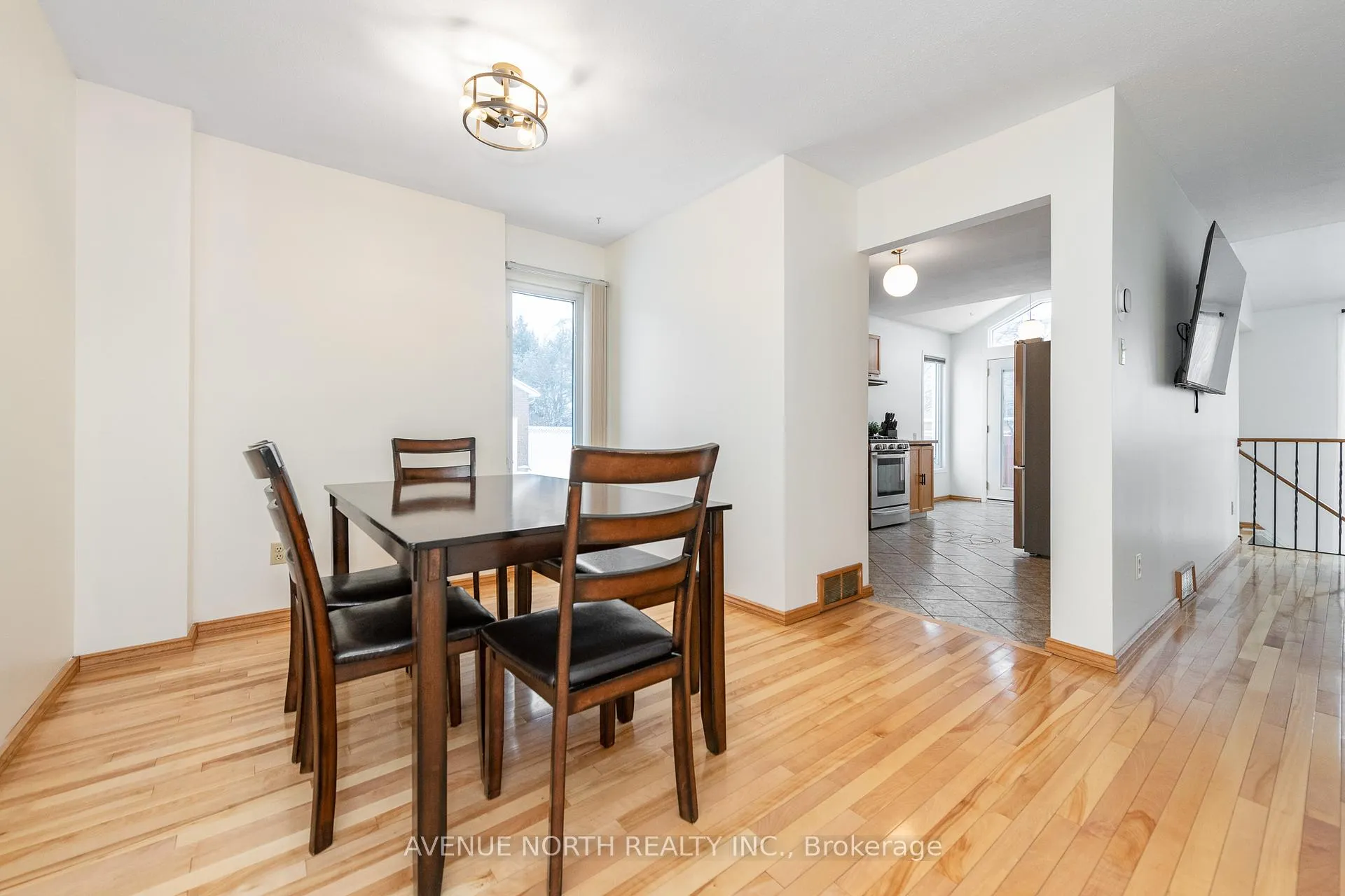 Photo 9 of 128 Midsummer Terrace, Ottawa, Queenswood Heights South — HOMEH