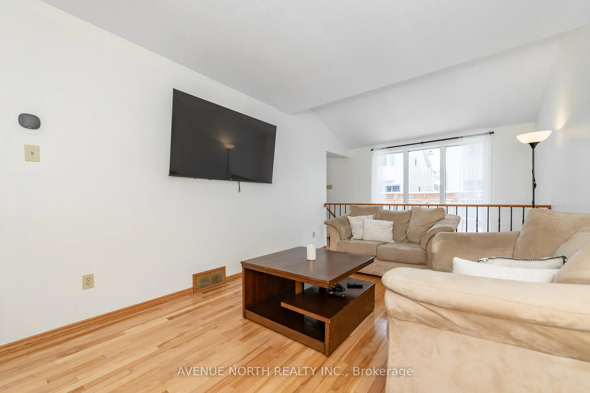 Photo 13 of 128 Midsummer Terrace, Ottawa, Queenswood Heights South — HOMEH