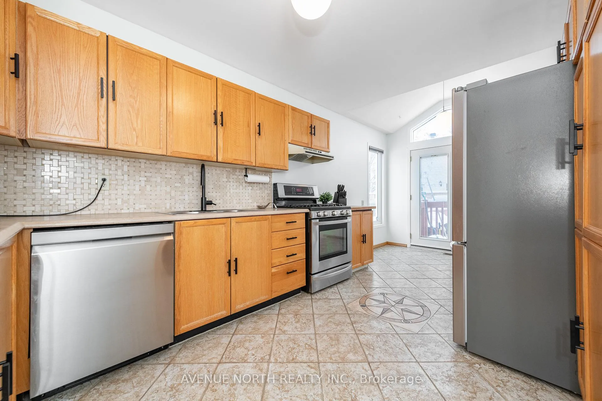 Photo 16 of 128 Midsummer Terrace, Ottawa, Queenswood Heights South — HOMEH