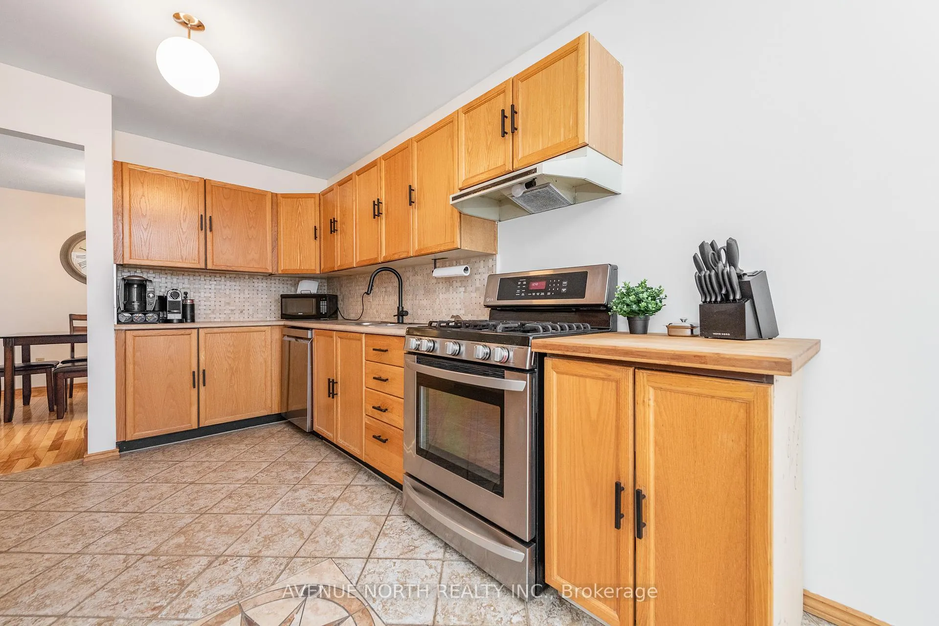 Photo 18 of 128 Midsummer Terrace, Ottawa, Queenswood Heights South — HOMEH