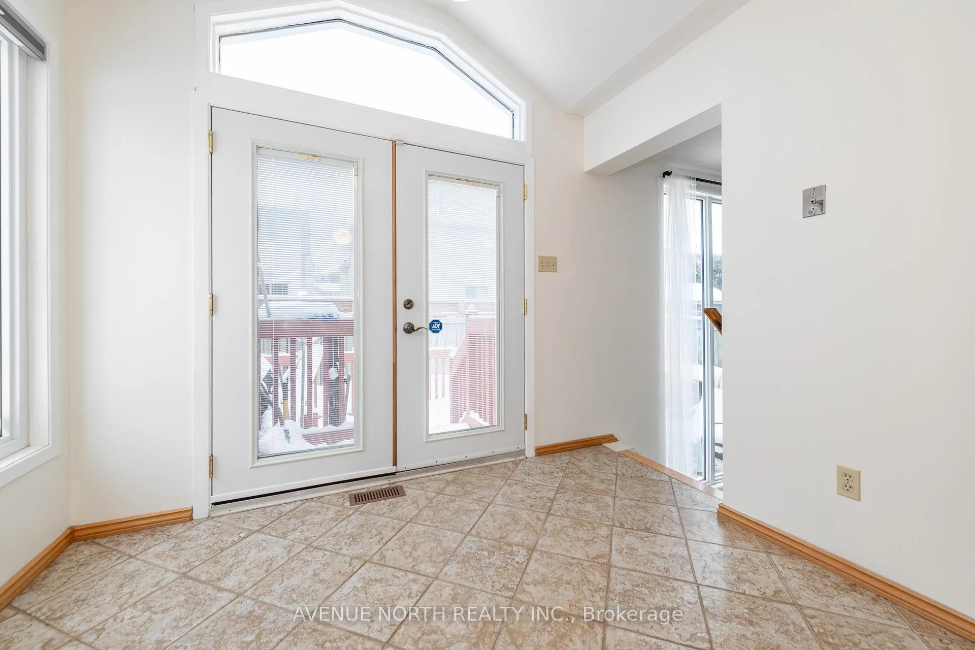 Photo 23 of 128 Midsummer Terrace, Ottawa, Queenswood Heights South — HOMEH