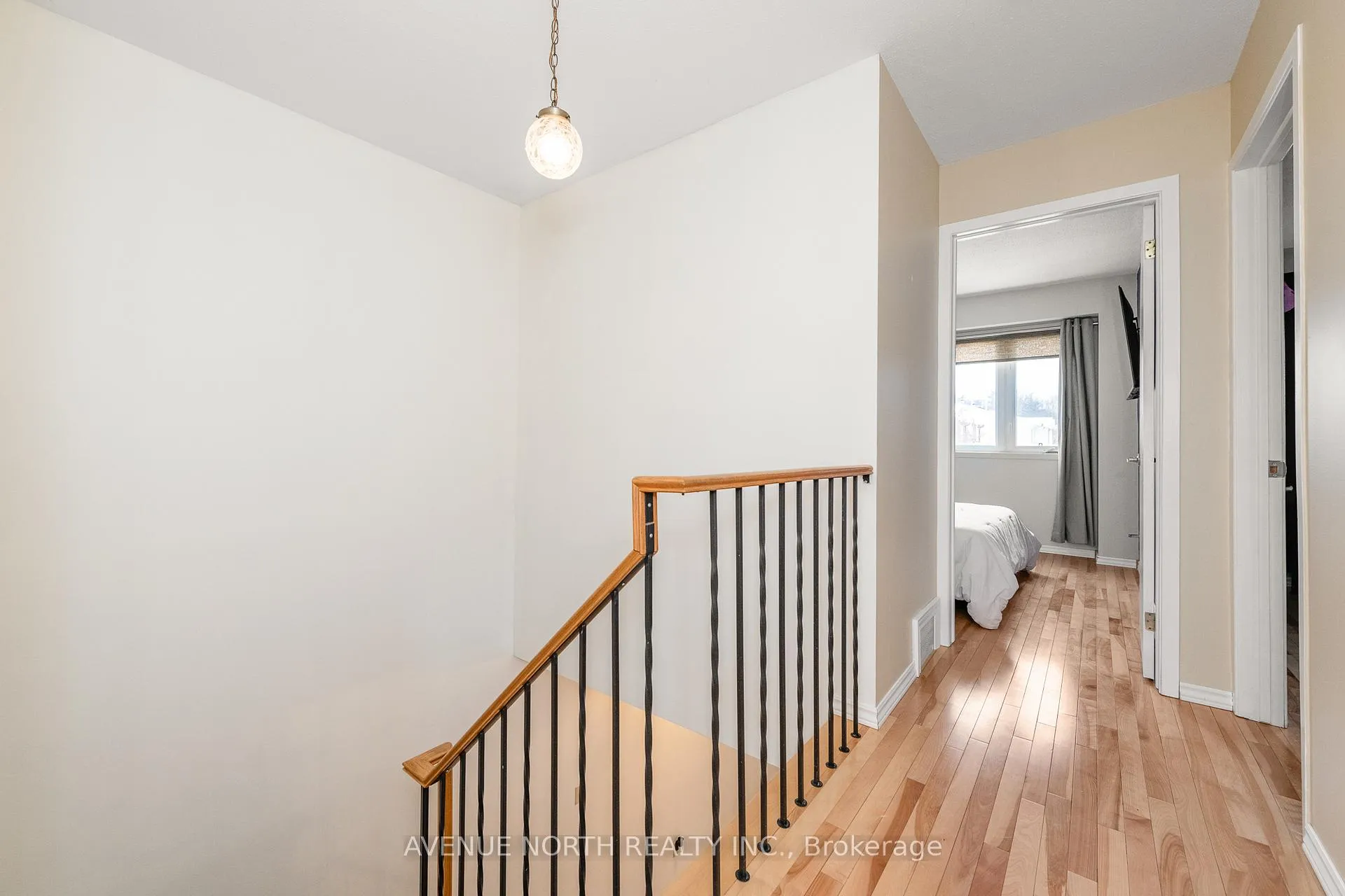 Photo 24 of 128 Midsummer Terrace, Ottawa, Queenswood Heights South — HOMEH