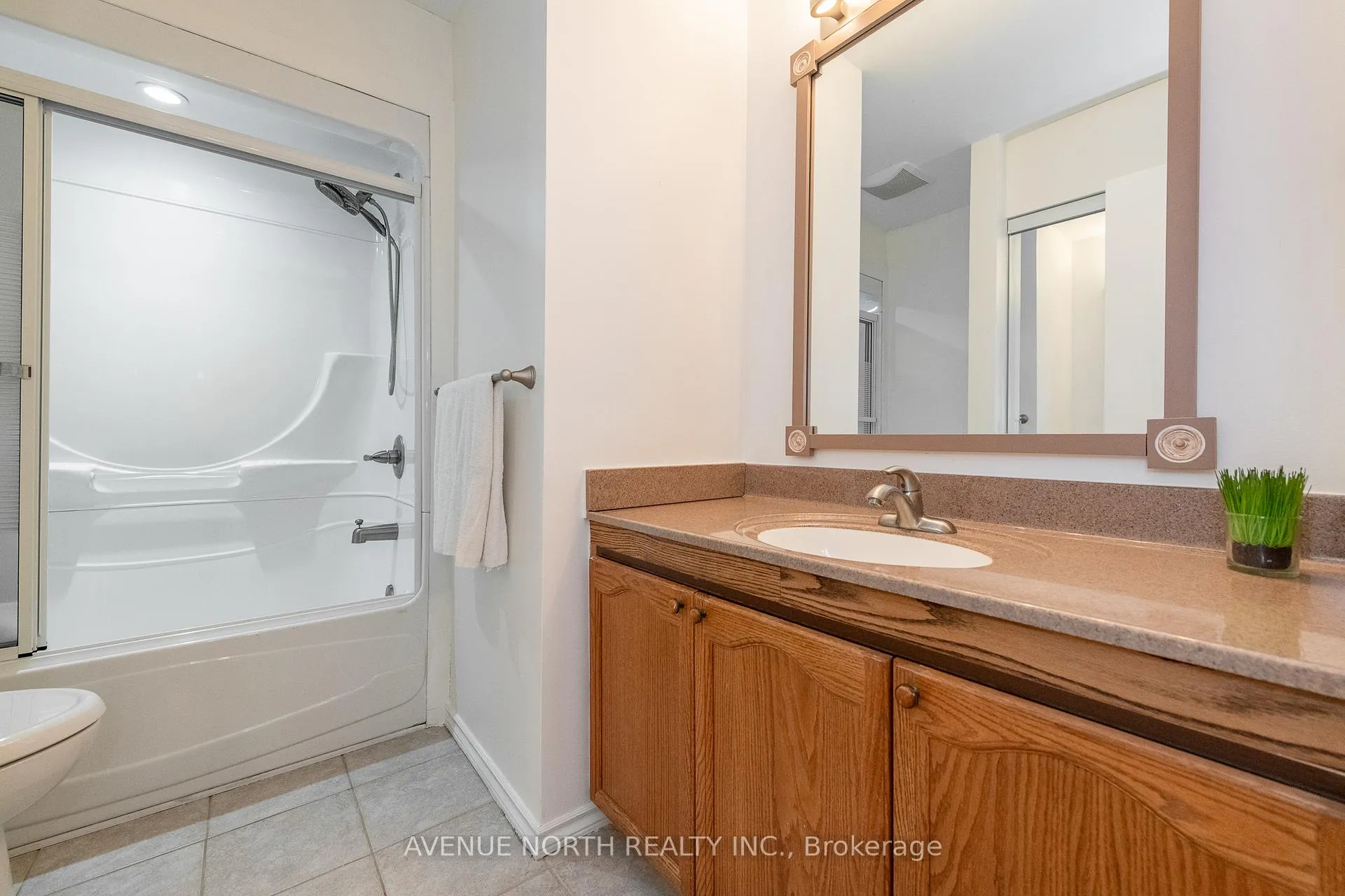 Photo 37 of 128 Midsummer Terrace, Ottawa, Queenswood Heights South — HOMEH