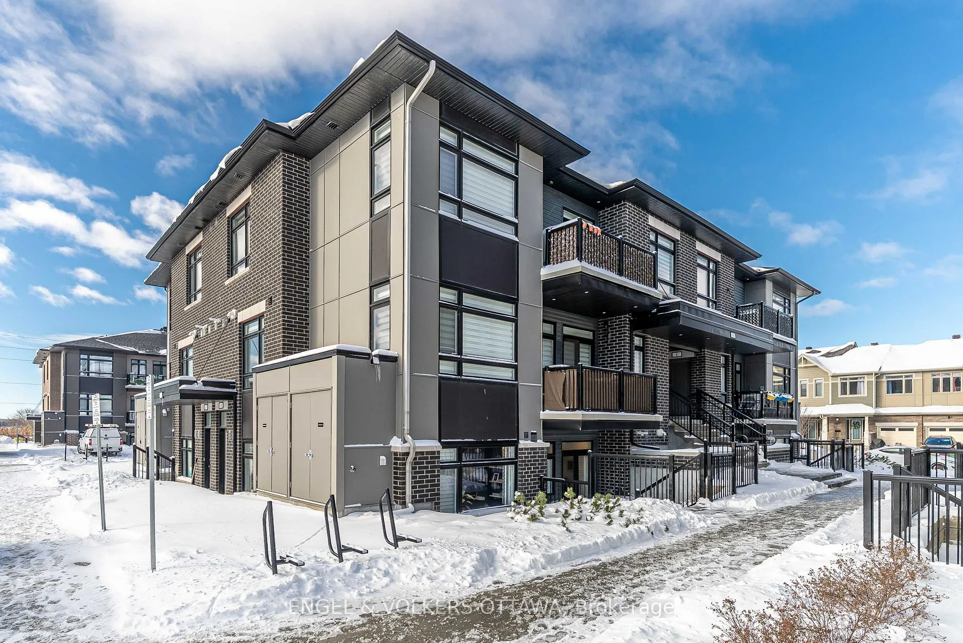 Photo 1 of Unit B, 310 Tulum Crescent, Ottawa, Kanata - Emerald Meadows/Trailwest — HOMEH
