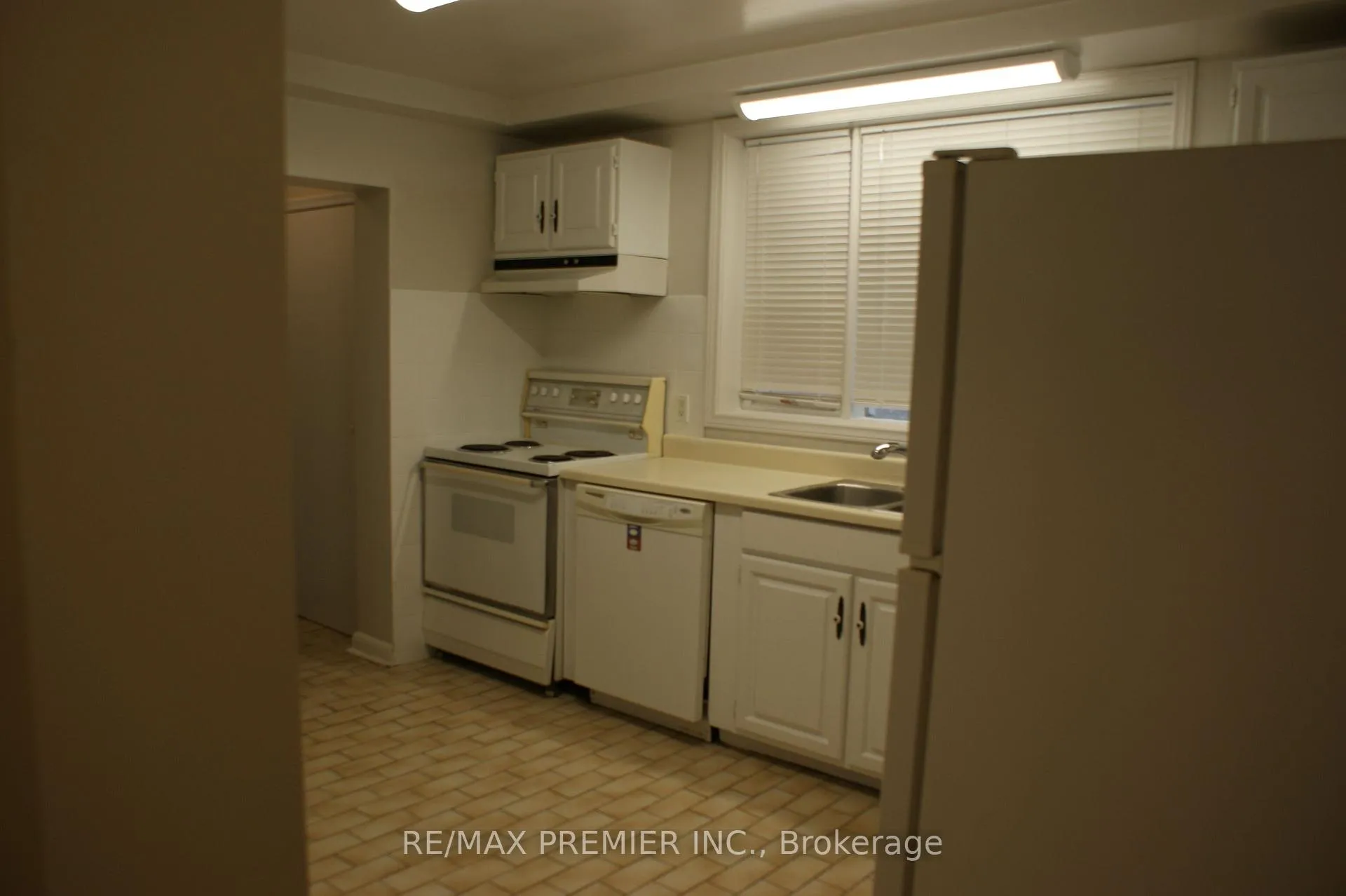 Photo 5 of Unit 1, 91 Helendale Avenue, Toronto, Yonge-Eglinton — HOMEH