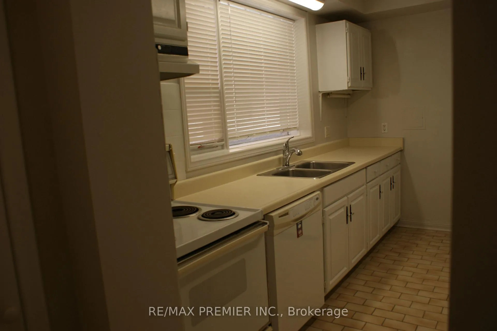 Photo 7 of Unit 1, 91 Helendale Avenue, Toronto, Yonge-Eglinton — HOMEH