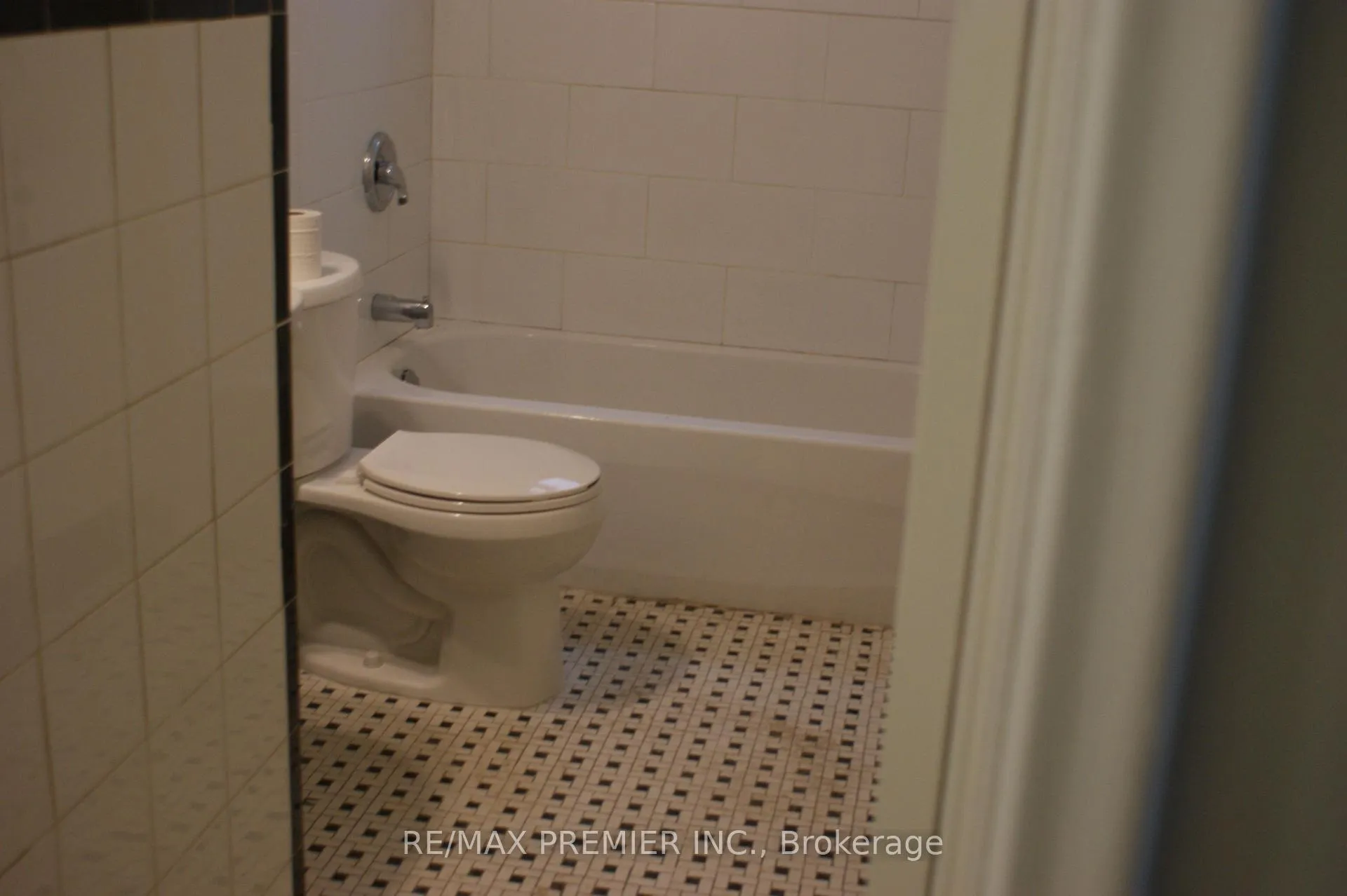 Photo 13 of Unit 1, 91 Helendale Avenue, Toronto, Yonge-Eglinton — HOMEH