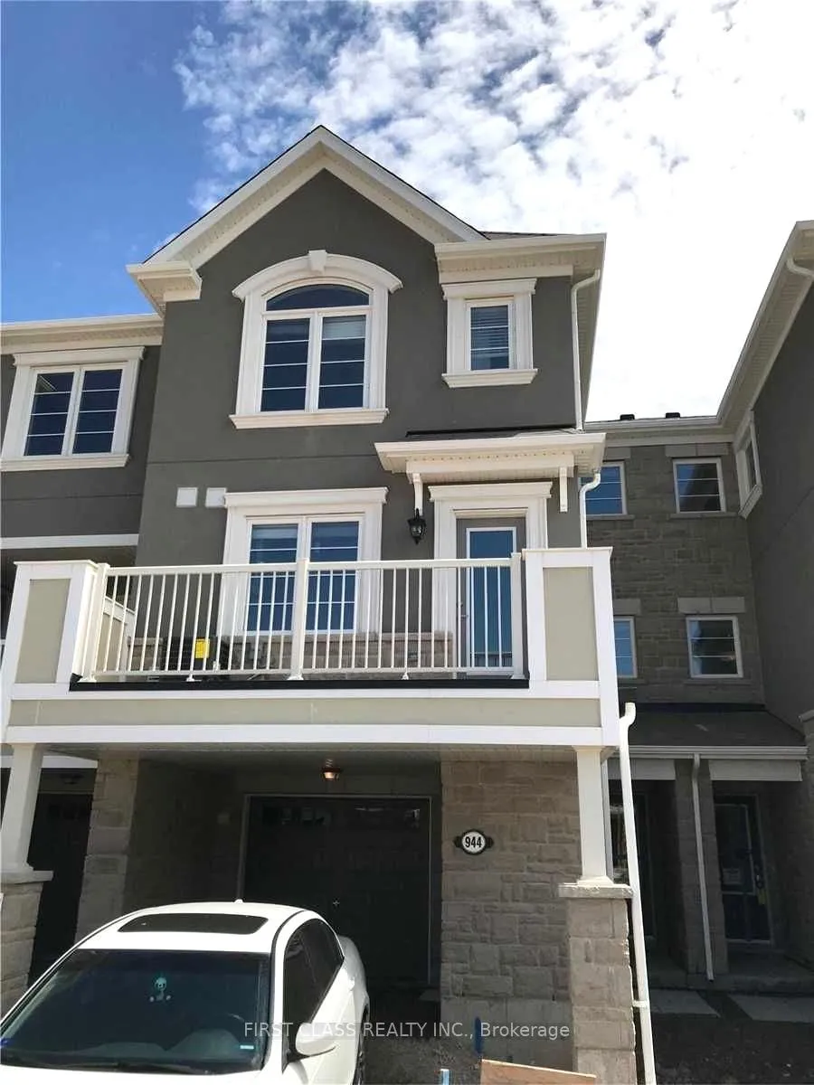Front of 944 Balsam Court
