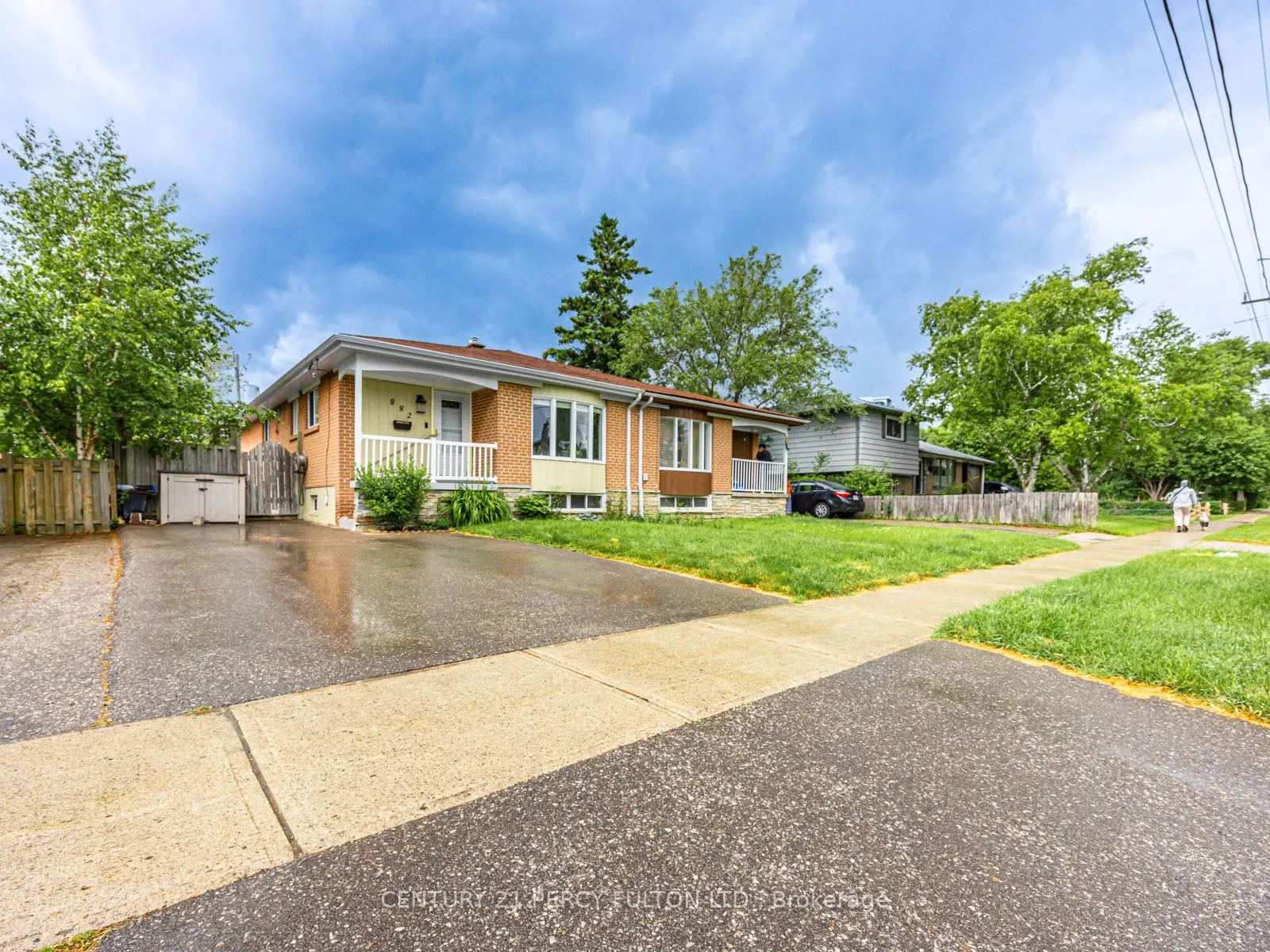 Photo 2 of 882 Liverpool Road, Pickering, Bay Ridges — HOMEH