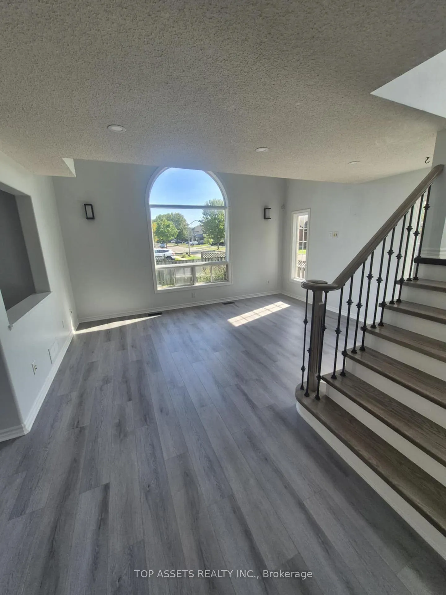 Photo 2 of 513 Britannia Avenue, Oshawa, Kedron — HOMEH