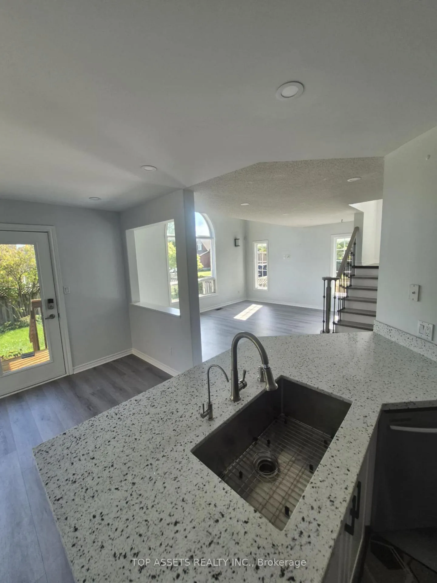 Photo 3 of 513 Britannia Avenue, Oshawa, Kedron — HOMEH