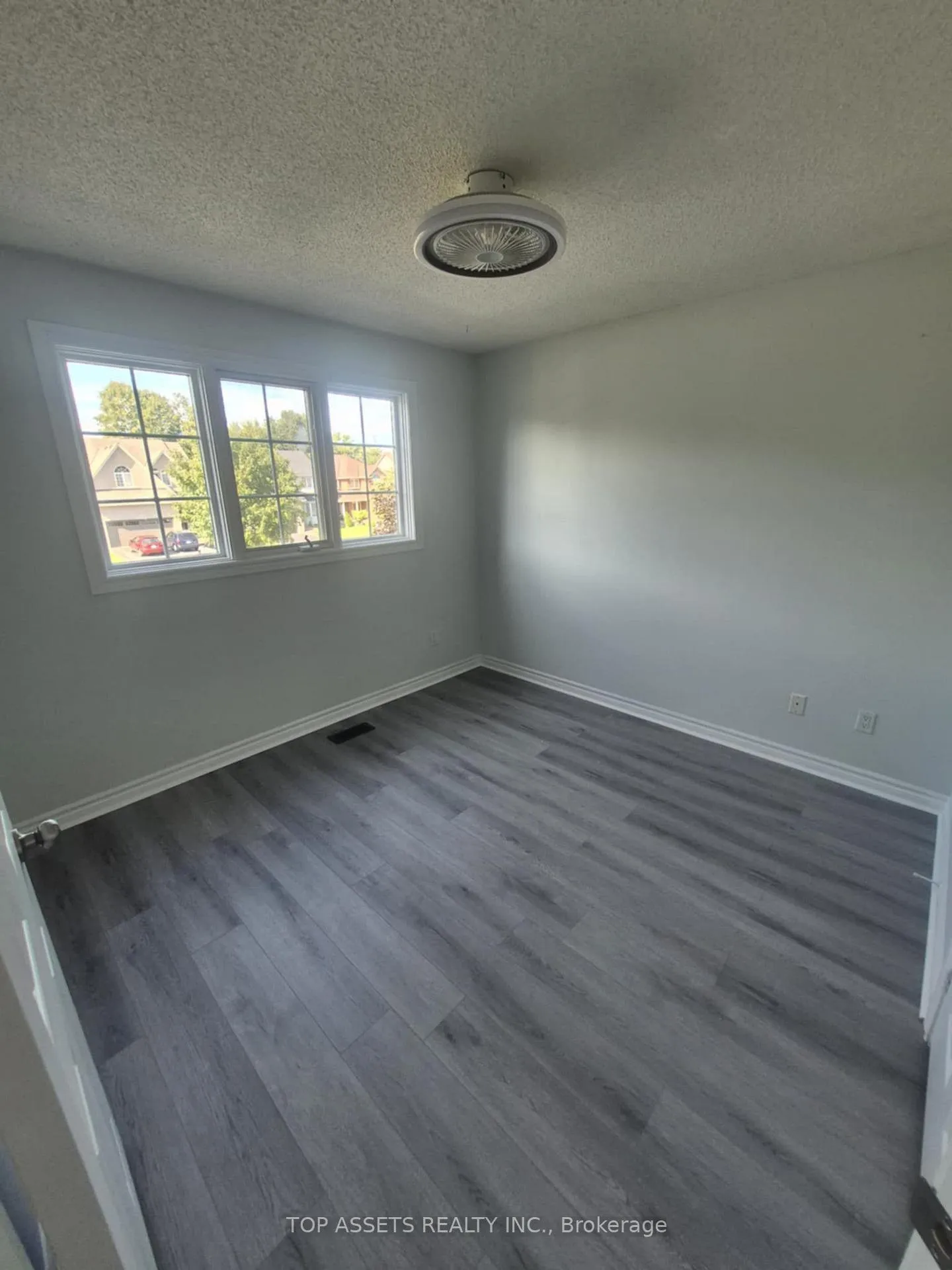 Photo 10 of 513 Britannia Avenue, Oshawa, Kedron — HOMEH