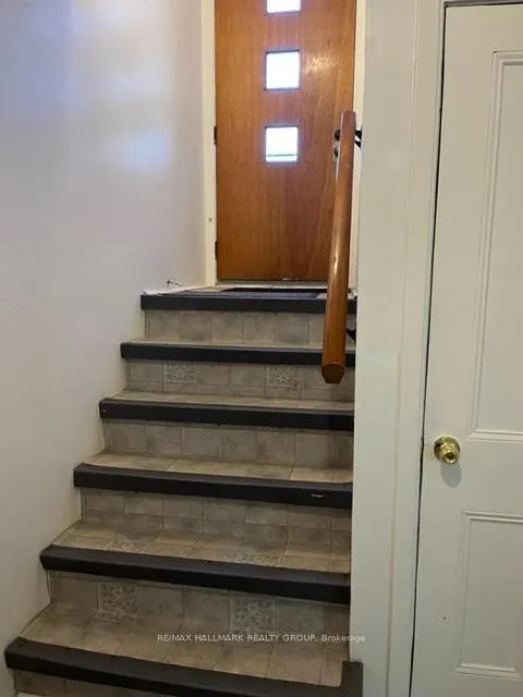 Photo 3 of Unit B, 8 Carlotta Avenue, Ottawa, Vanier — HOMEH