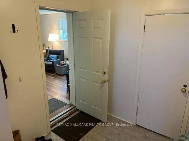 Photo 4 of Unit B, 8 Carlotta Avenue, Ottawa, Vanier — HOMEH