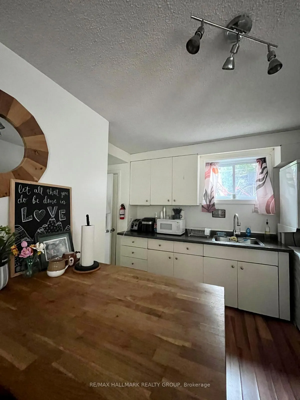 Photo 9 of Unit B, 8 Carlotta Avenue, Ottawa, Vanier — HOMEH