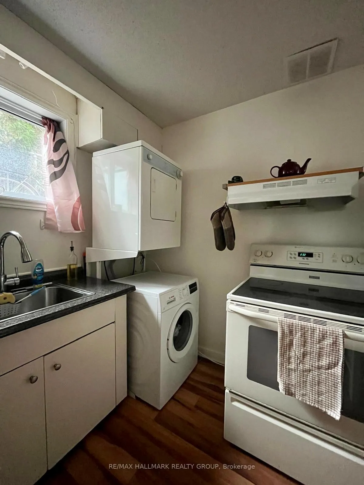 Photo 11 of Unit B, 8 Carlotta Avenue, Ottawa, Vanier — HOMEH